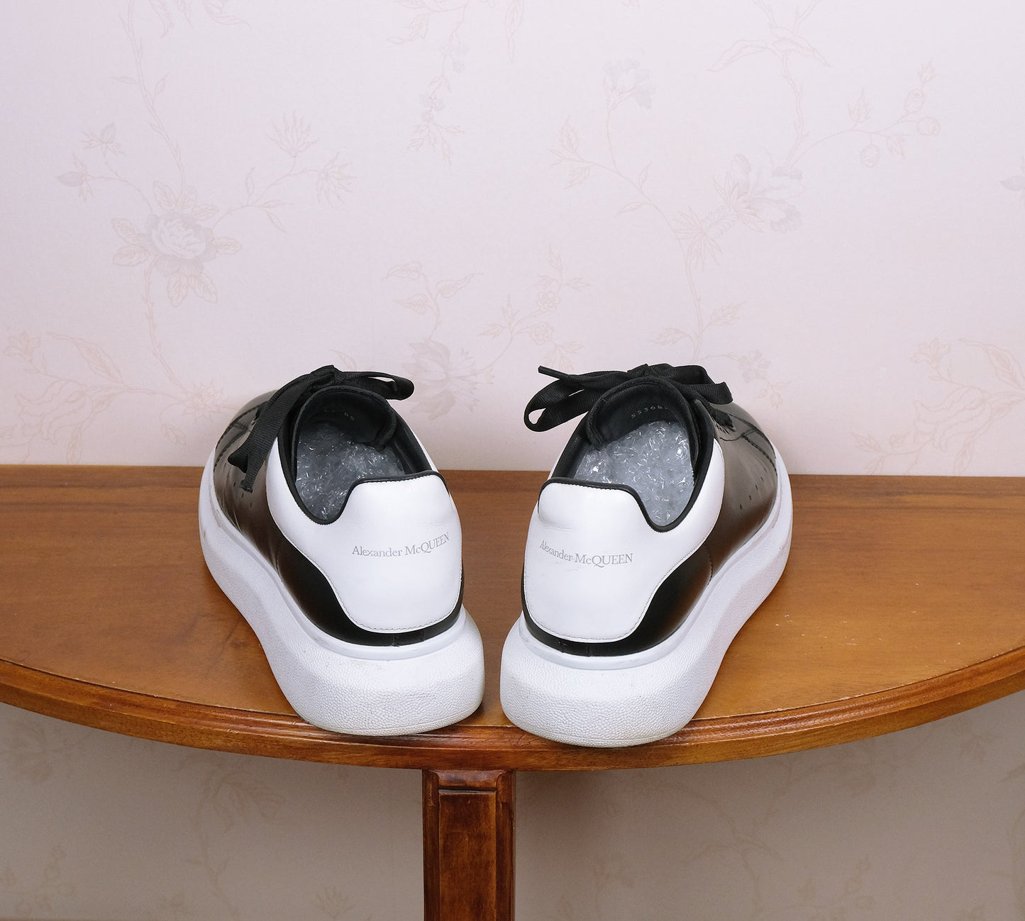 Alexander McQueen, mustat nahkatennarit, koko 44, tehty Italiassa