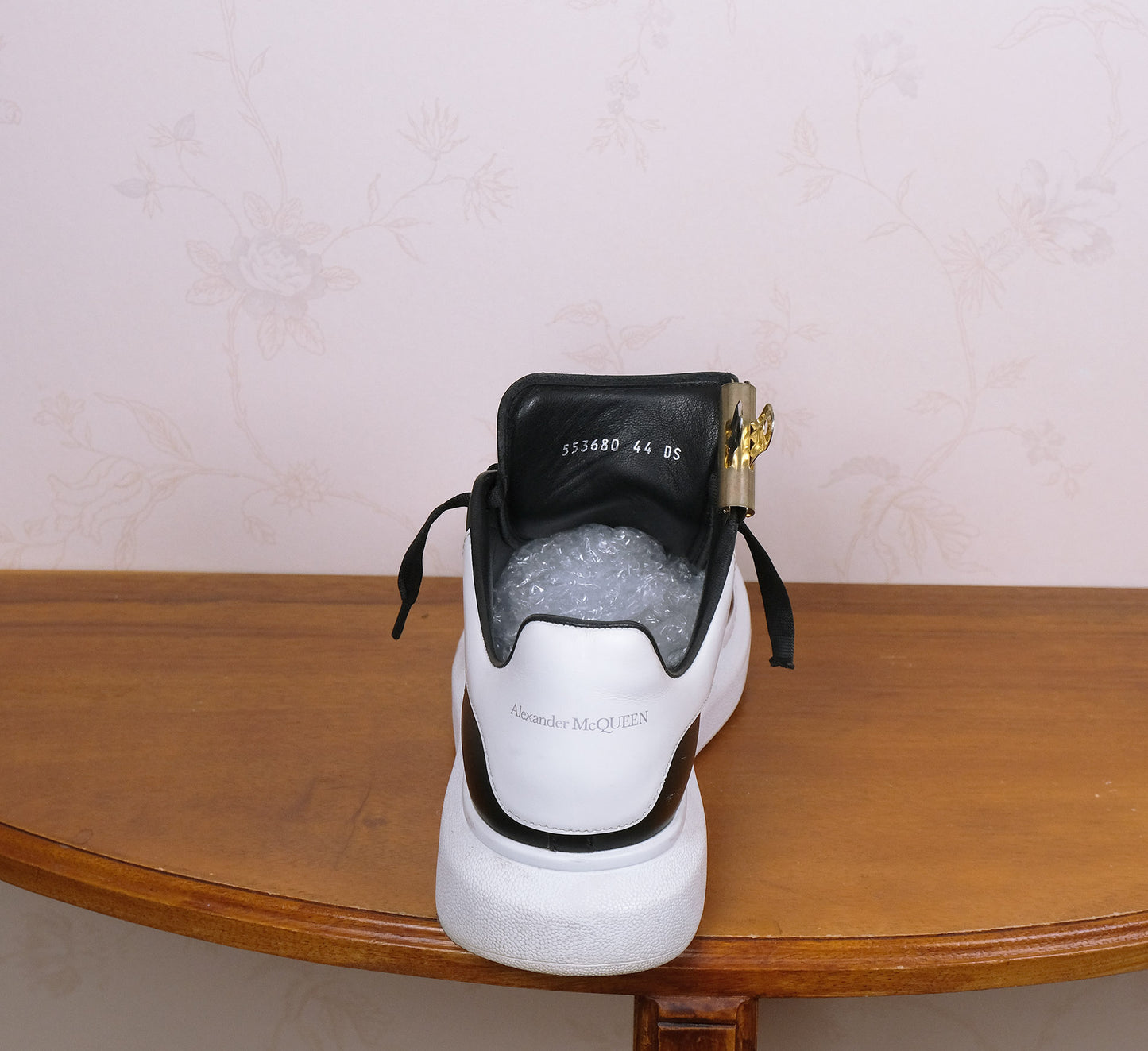 Alexander McQueen, mustat nahkatennarit, koko 44, tehty Italiassa