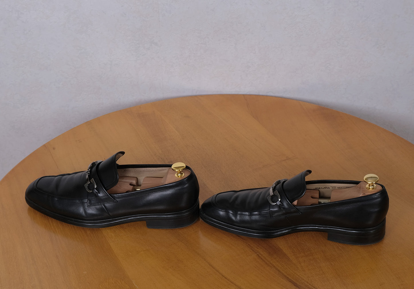 Bally, mustat louferit, koko 42, leveä lesti