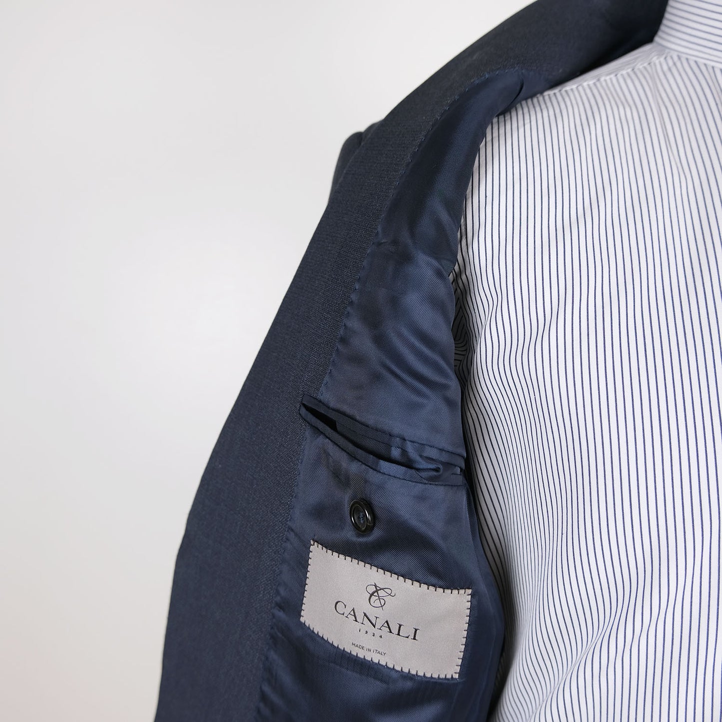 Canali, classic navy blue suit, size 42UK, slim
