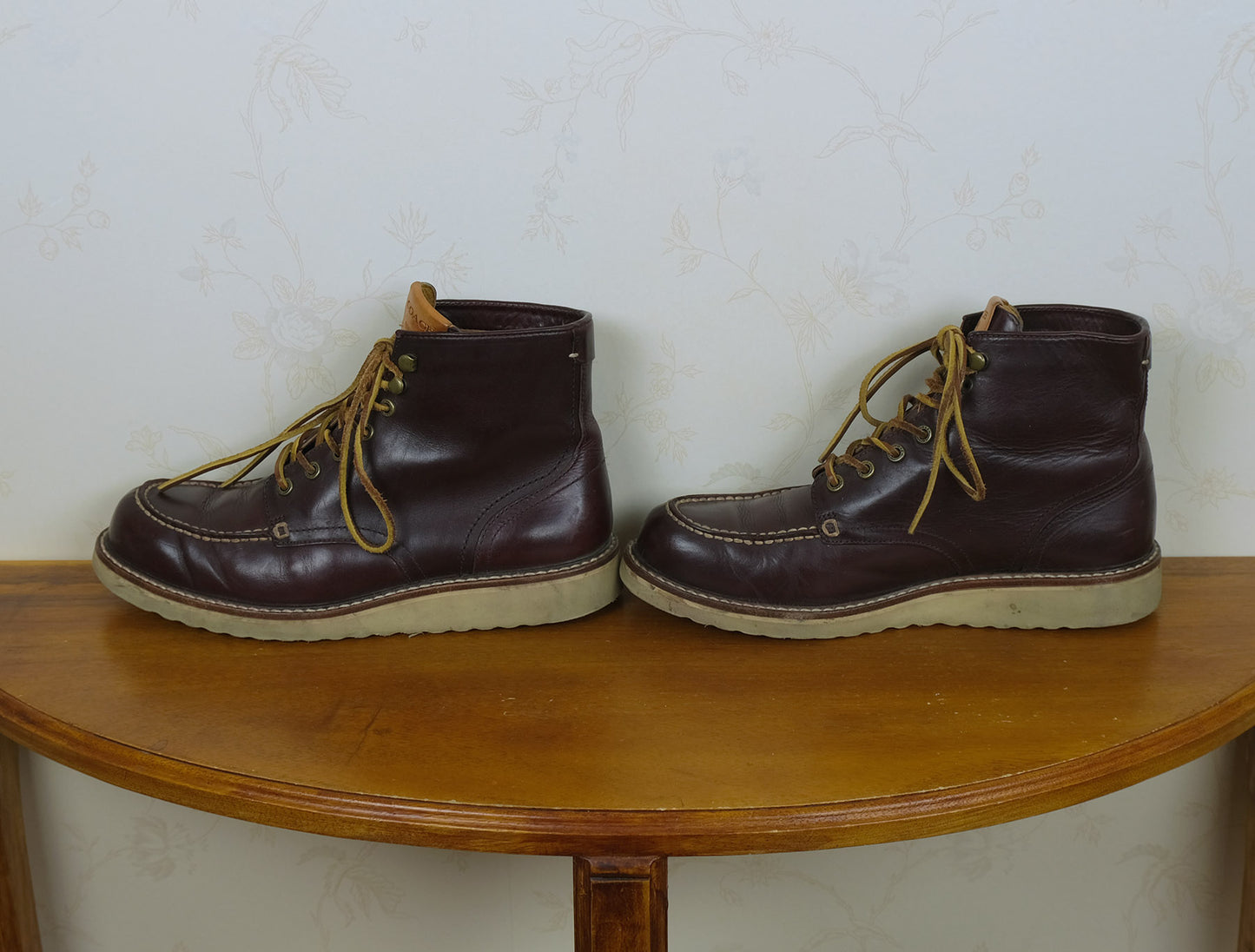 Coach, tummanpunaiset varsikengät, koko 42, Logger Boots