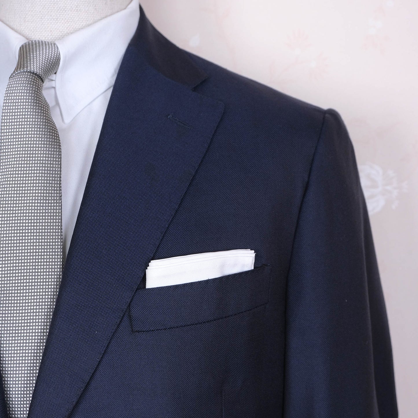 Corneliani, tummansininen irtotakki, koko 52, silkkiä ja villaa