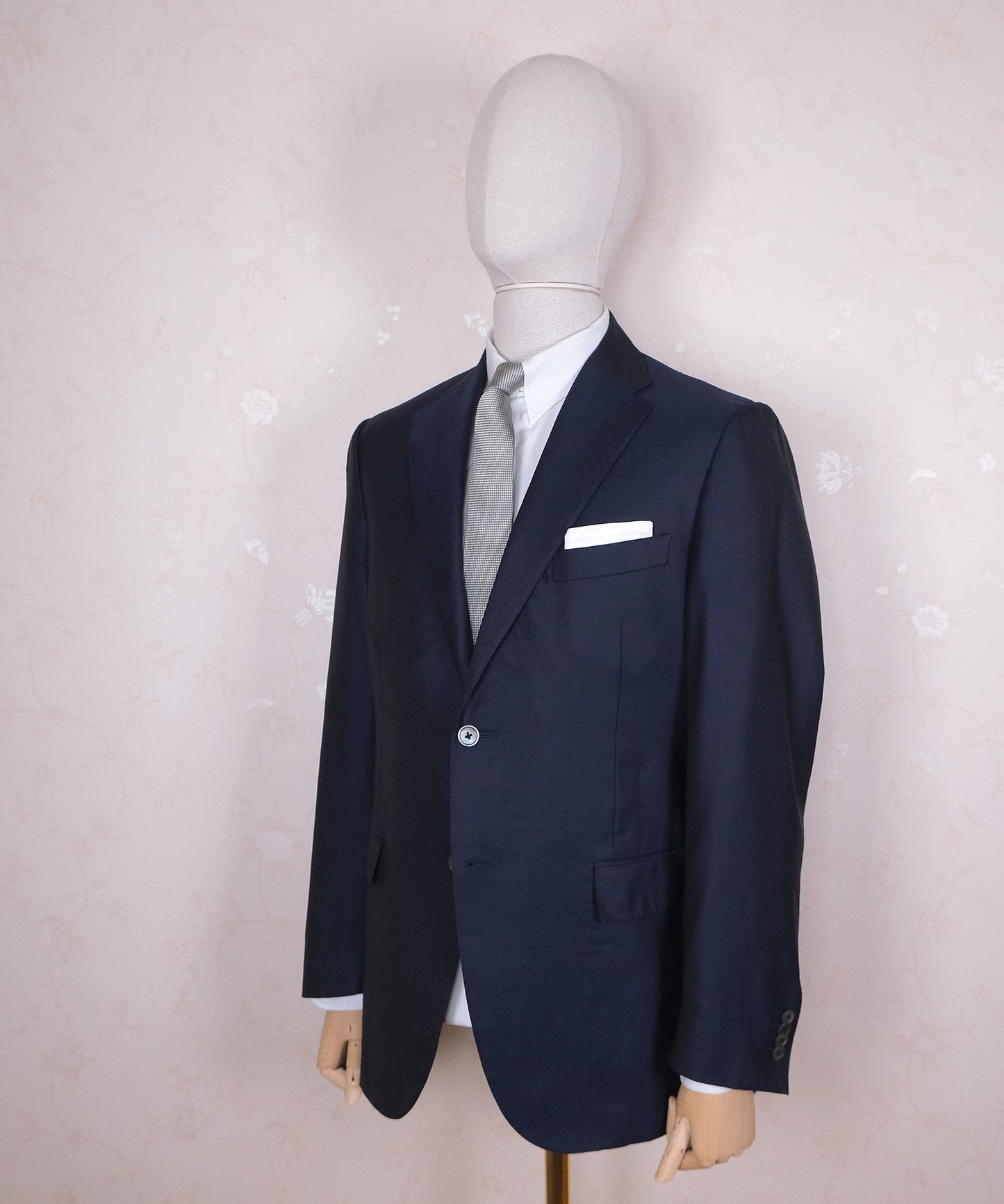 Corneliani, tummansininen irtotakki, koko 52, silkkiä ja villaa