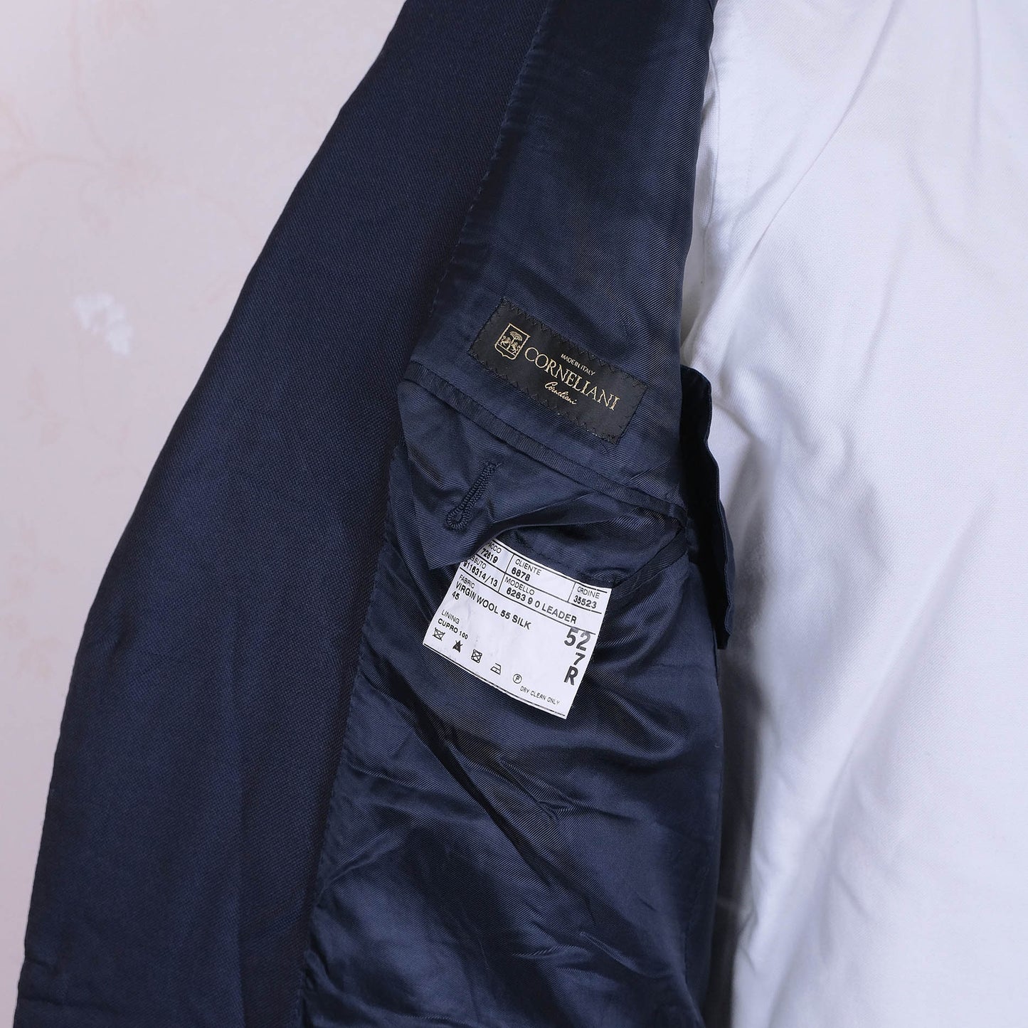 Corneliani, tummansininen irtotakki, koko 52, silkkiä ja villaa