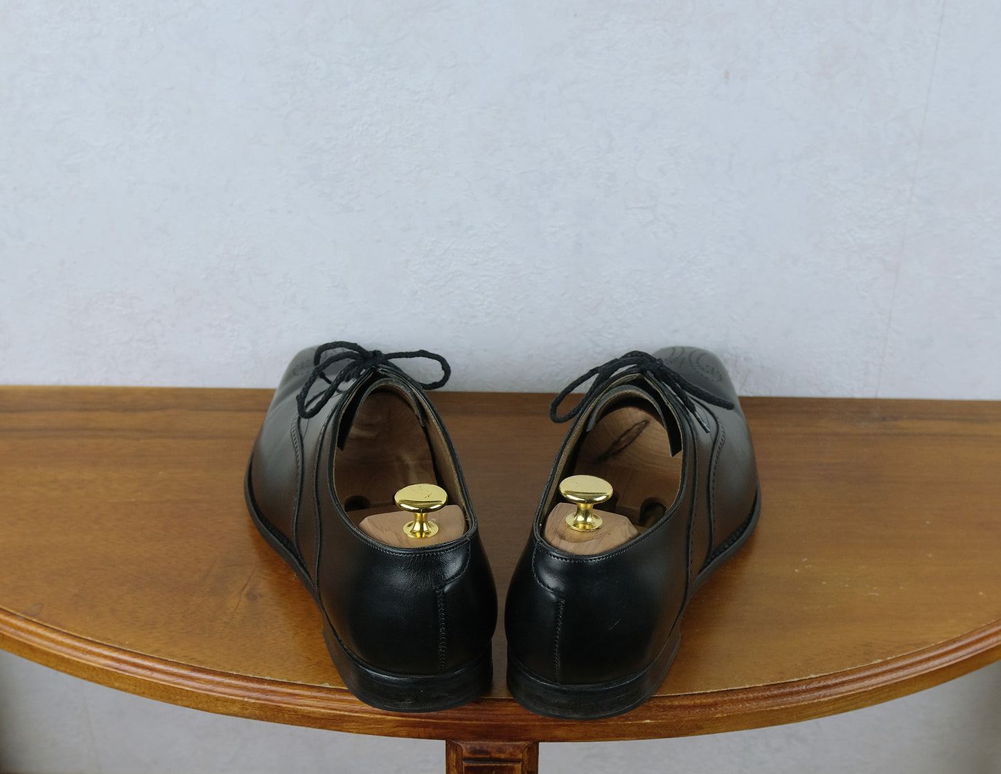Crockett & Jones, mustat pukukengät, koko 42, kumipohja