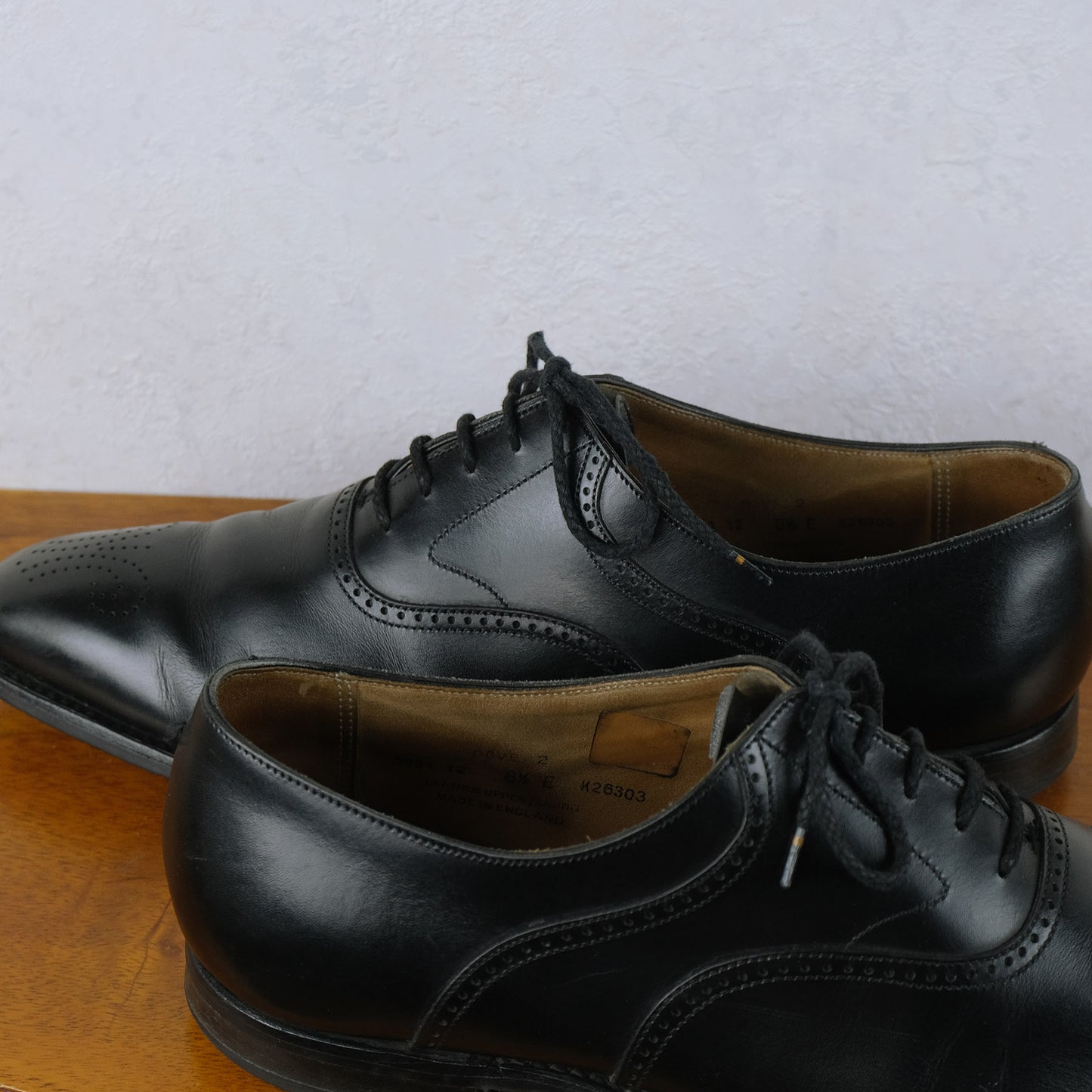 Crockett & Jones, mustat pukukengät, koko 42, kumipohja