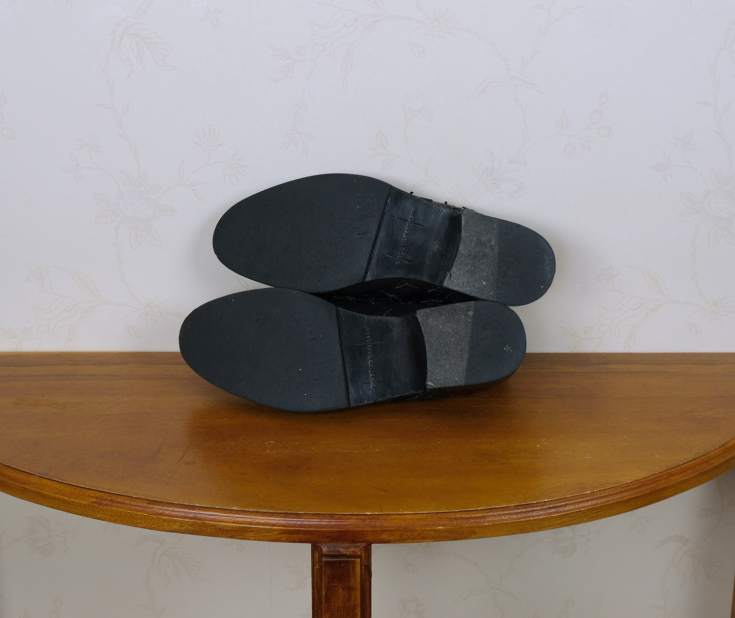 Diego Vanassibara, mustat nahkakengät, koko 42, solmukoristeet