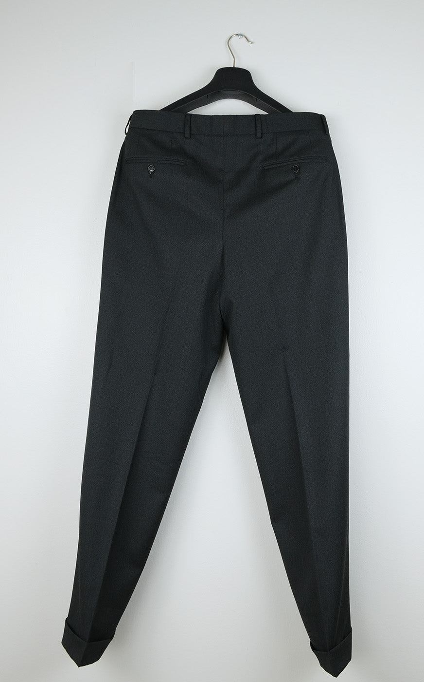 Hugo Boss, tumma puku, koko 52