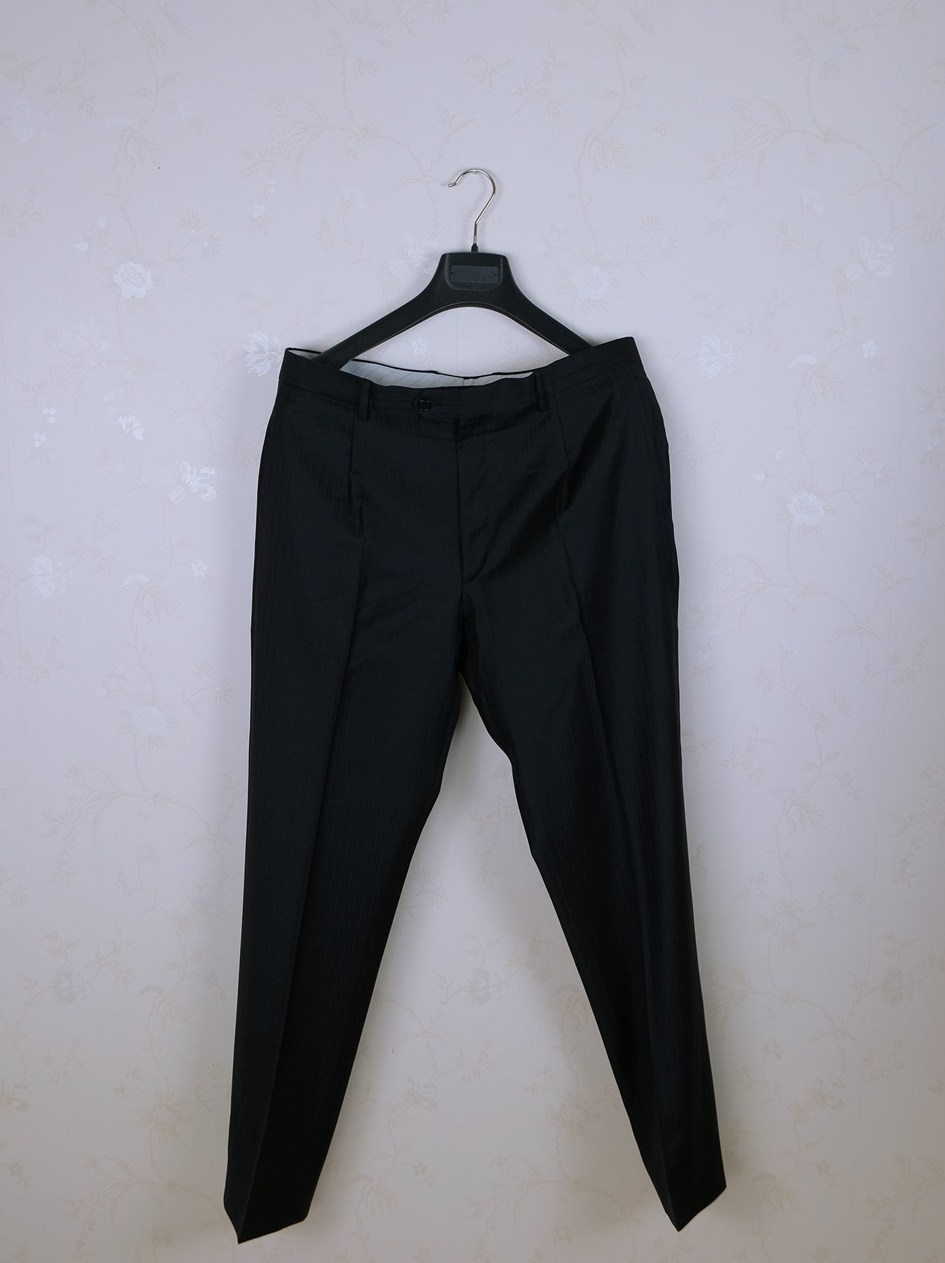 Il Lanificio, tumma puku, koko 50, liituraita, pesetetty, mukana liivi