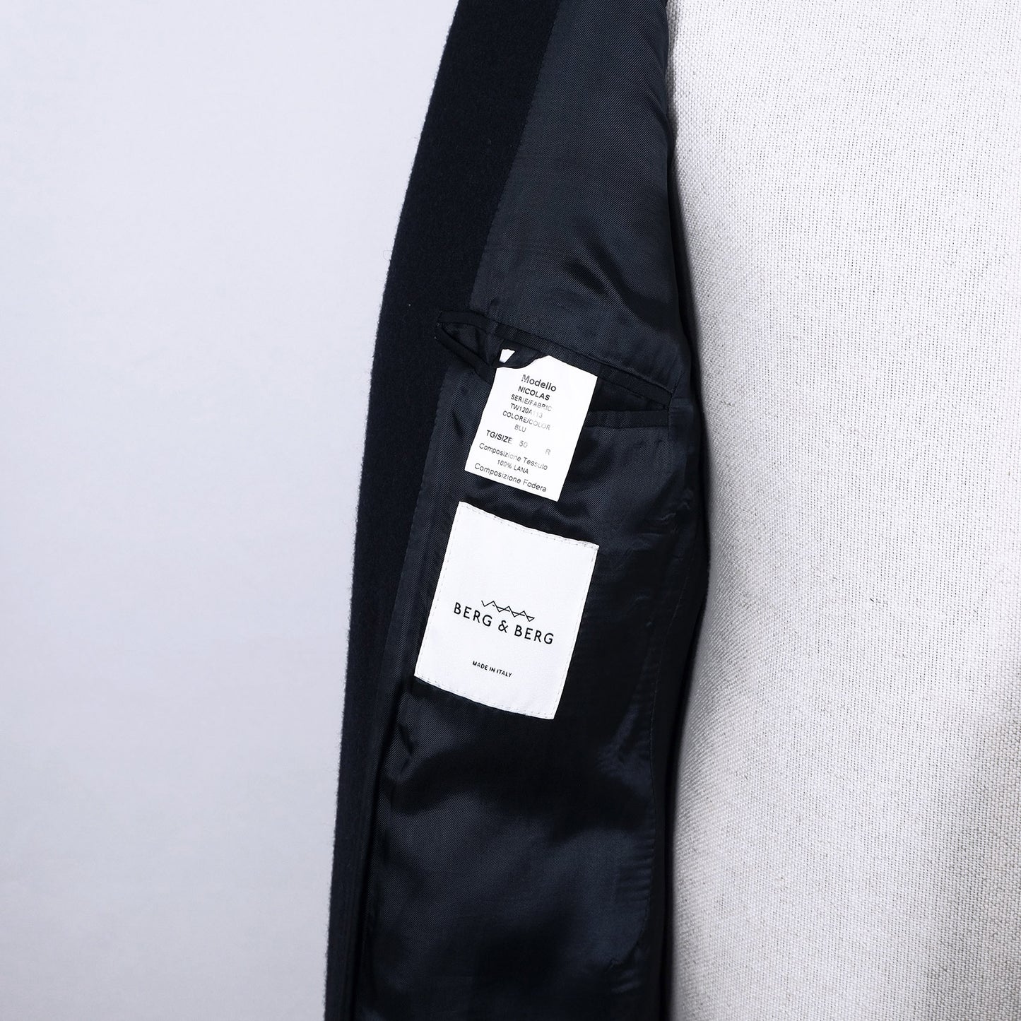 Berg & Berg, tummansininen villakangastakki, koko 50, polo coat