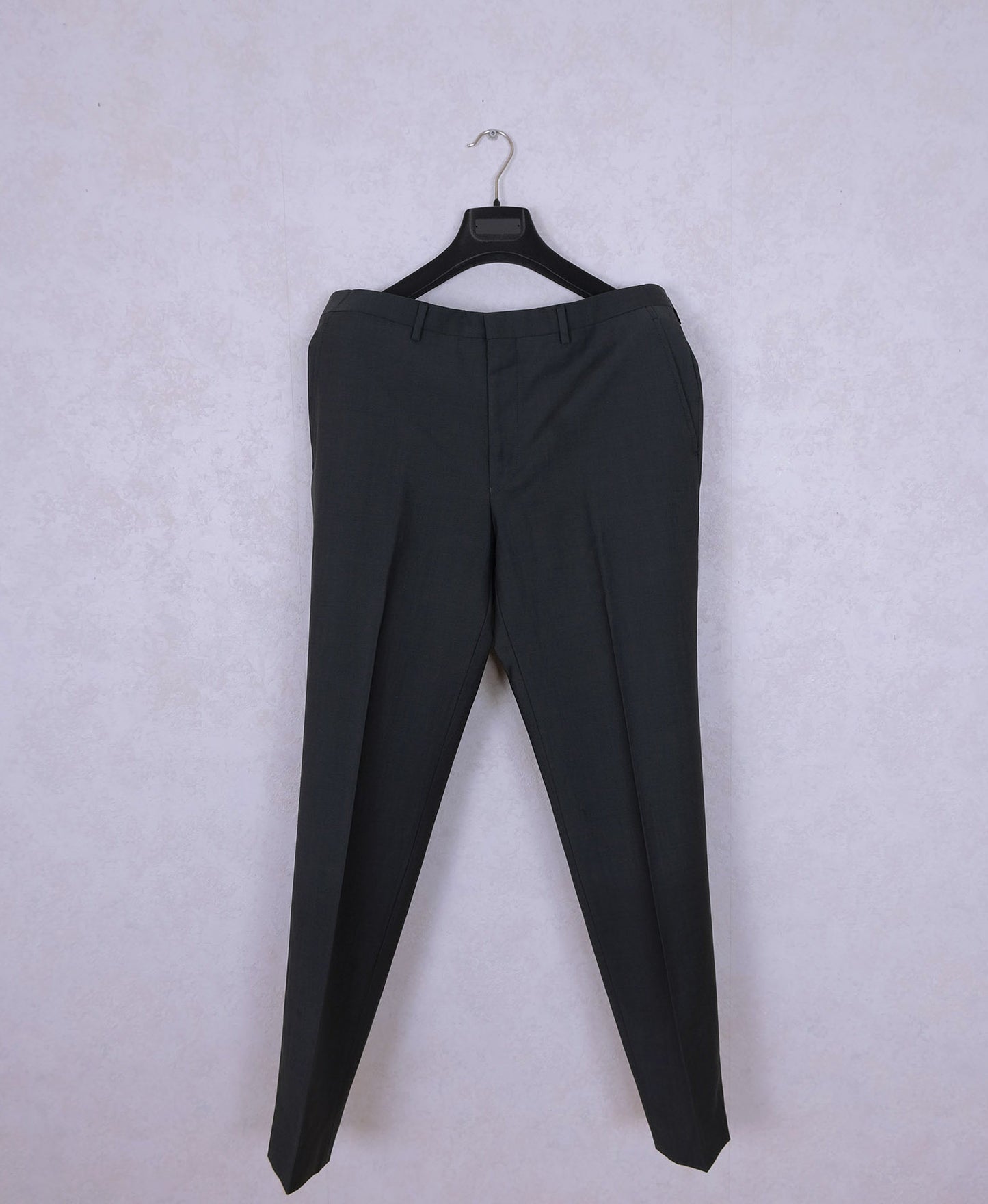 Kenzo, harmaa puku, koko 50, kankaassa mohairia