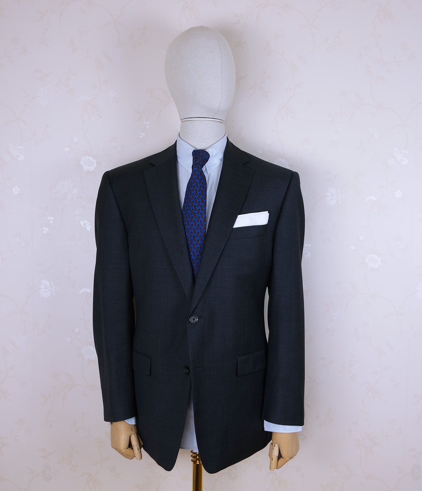 Ralph Lauren, smart grey suit, wool, size 42UK