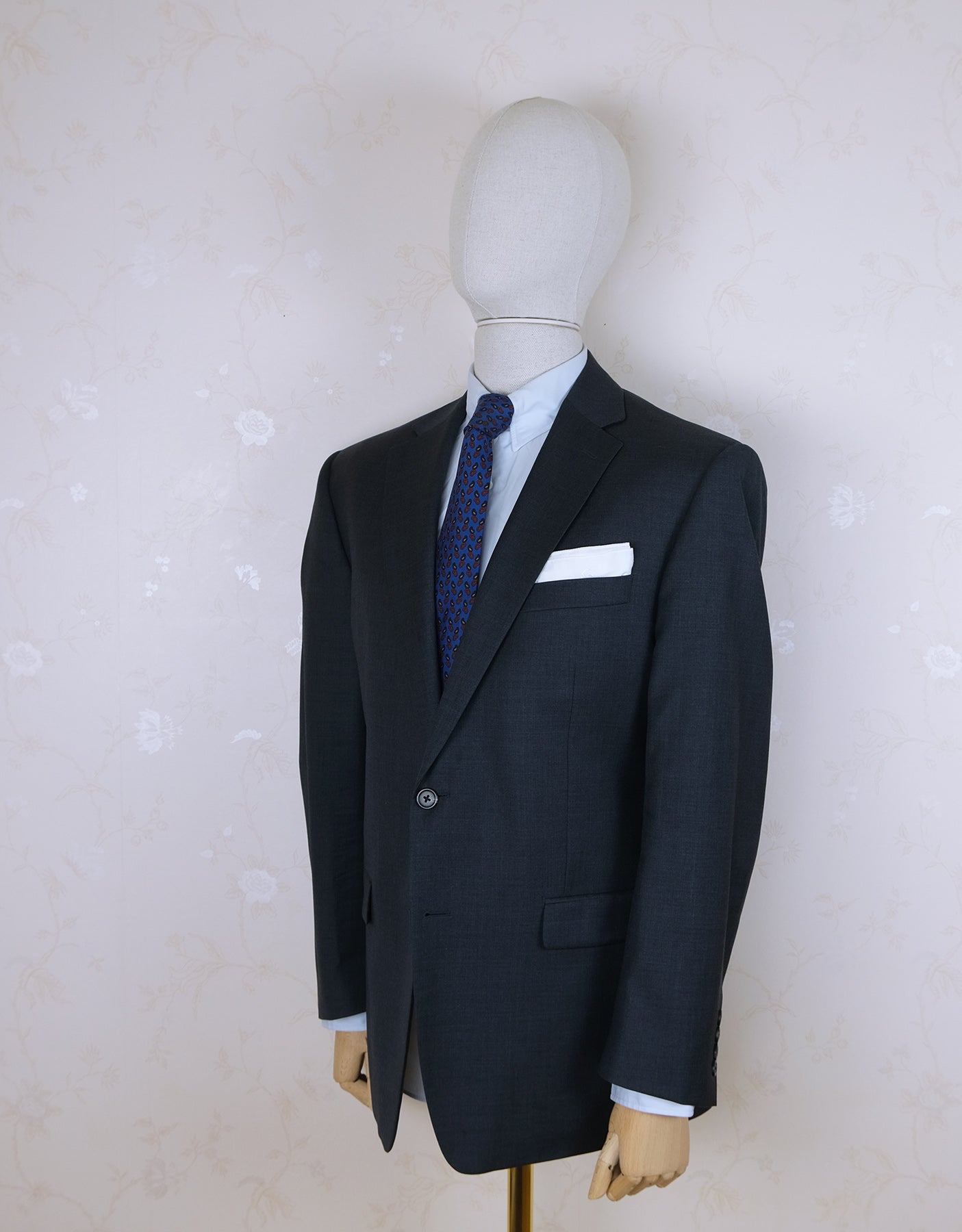 Ralph Lauren, smart grey suit, wool, size 42UK