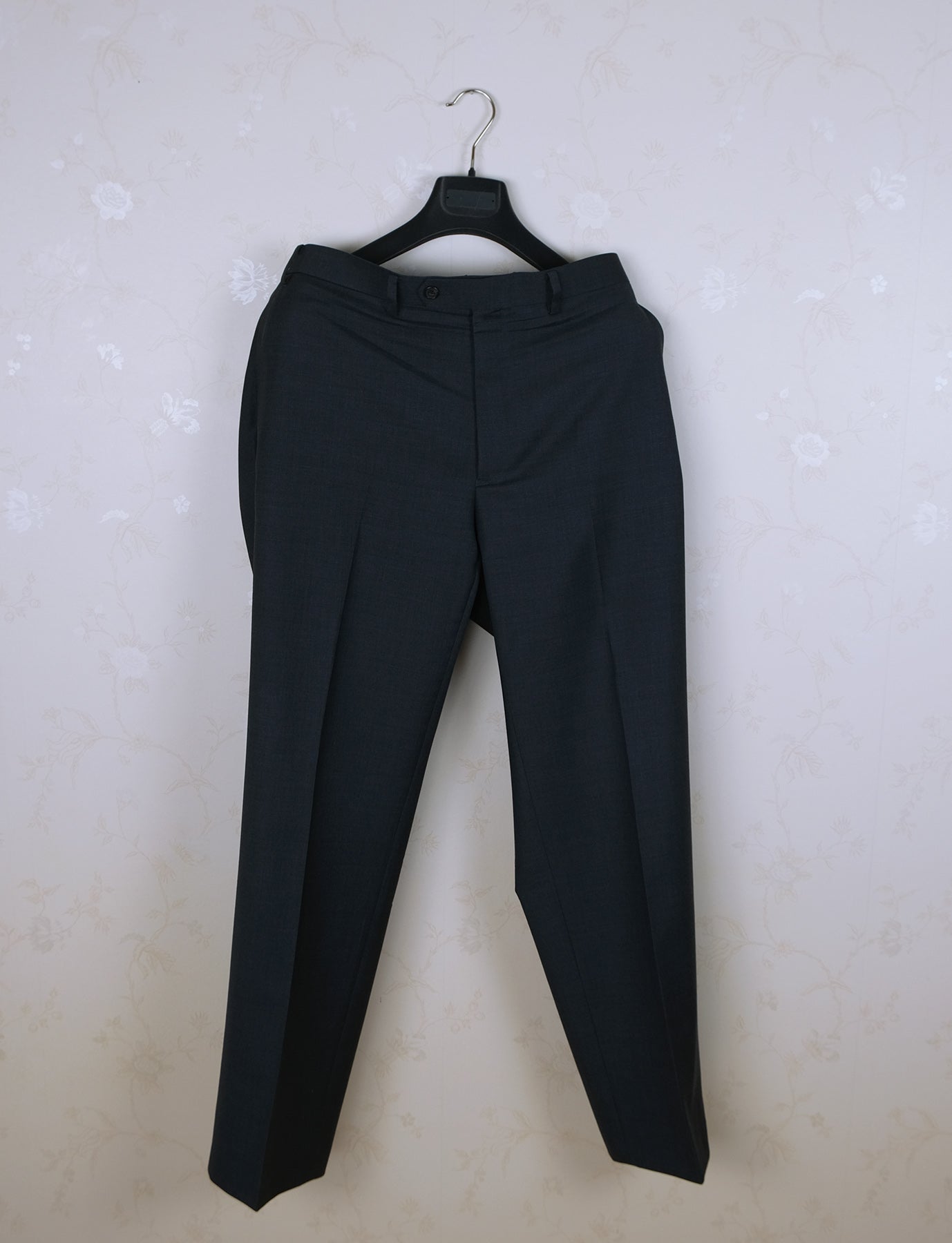 Ralph Lauren, smart grey suit, wool, size 42UK