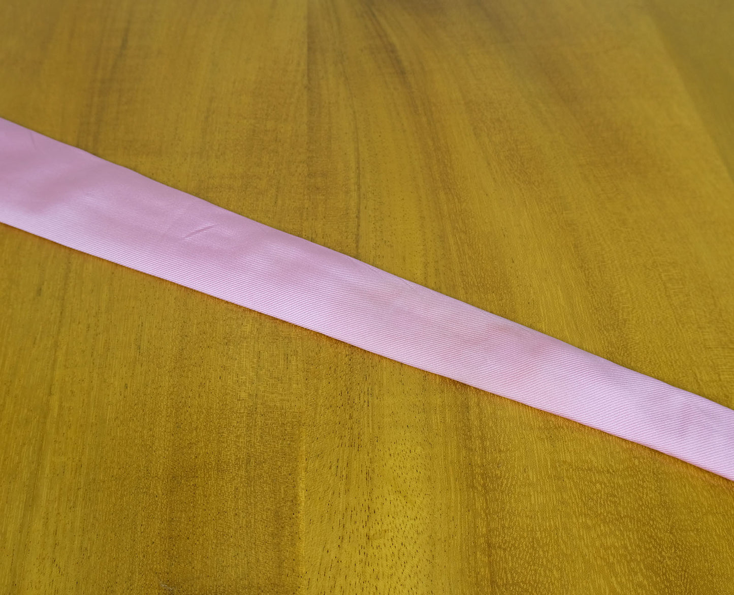 Luigi Borrelli, vaaleanpunainen solmio, 7-fold