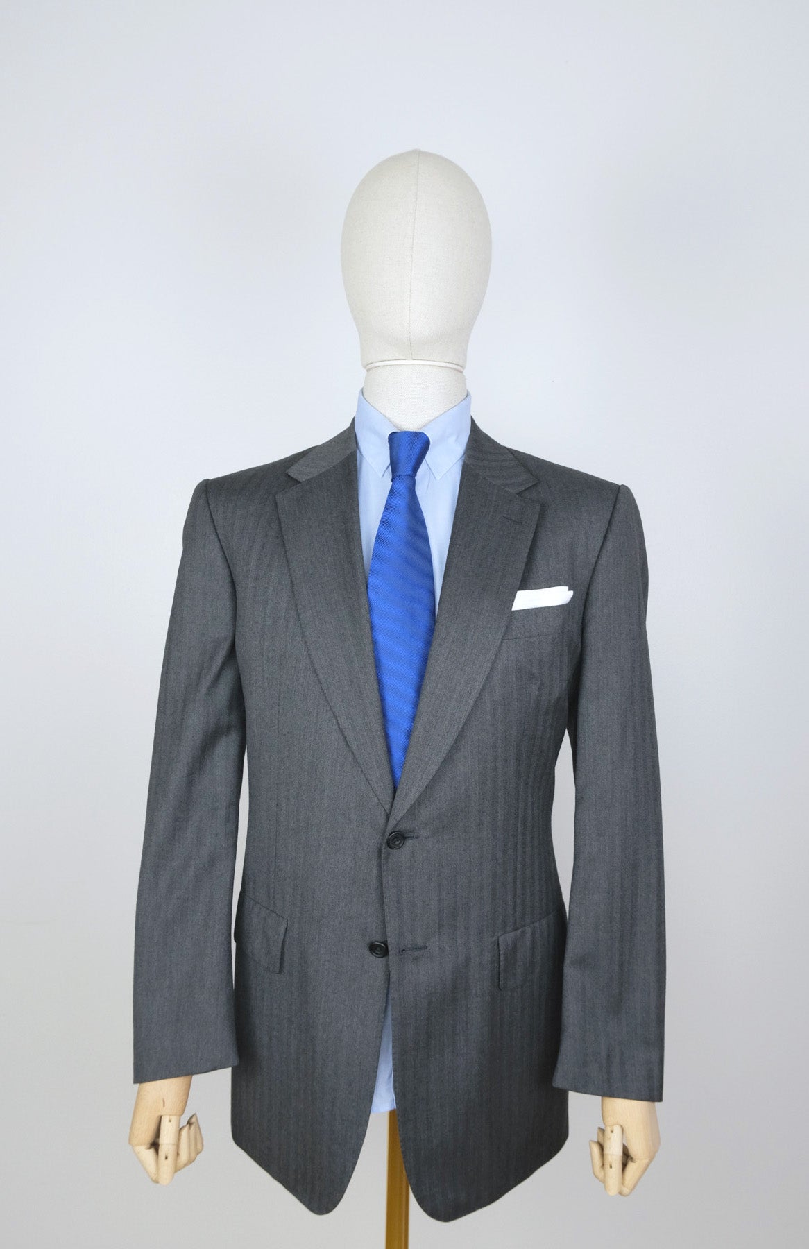 Lutwyche, gray bespoke suit, made in UK, size 42UK