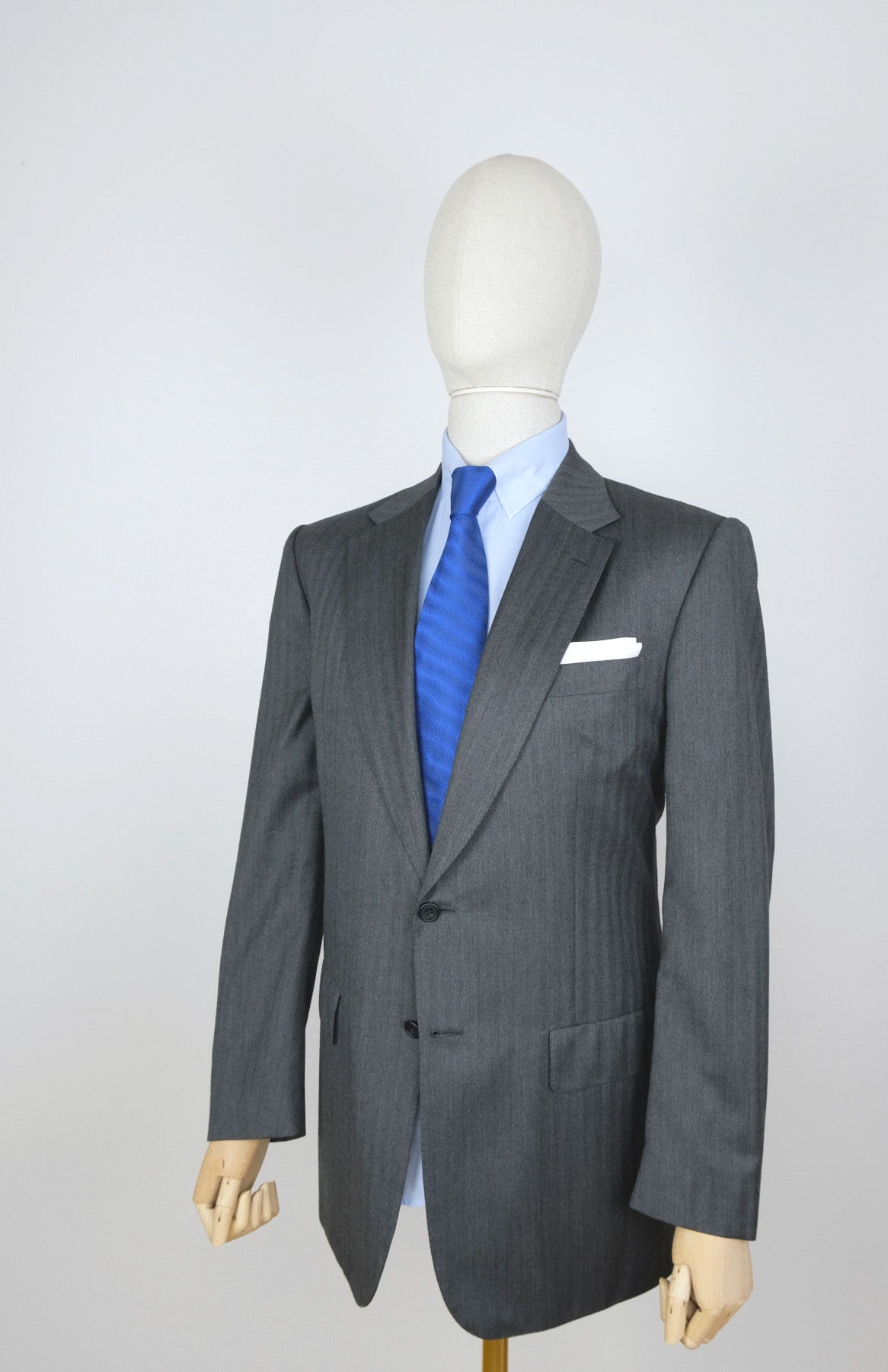 Lutwyche, gray bespoke suit, made in UK, size 42UK