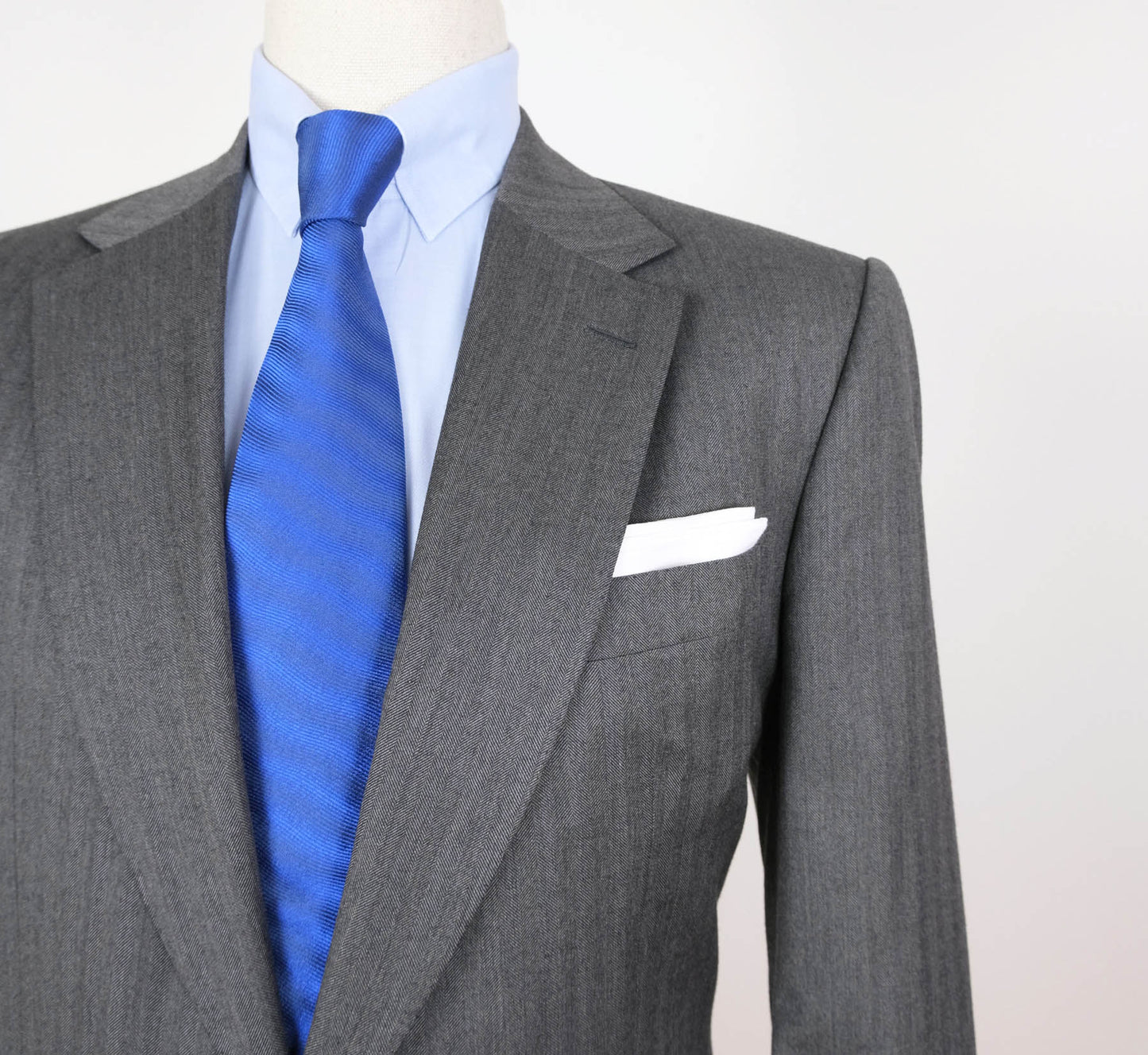 Lutwyche, gray bespoke suit, made in UK, size 42UK