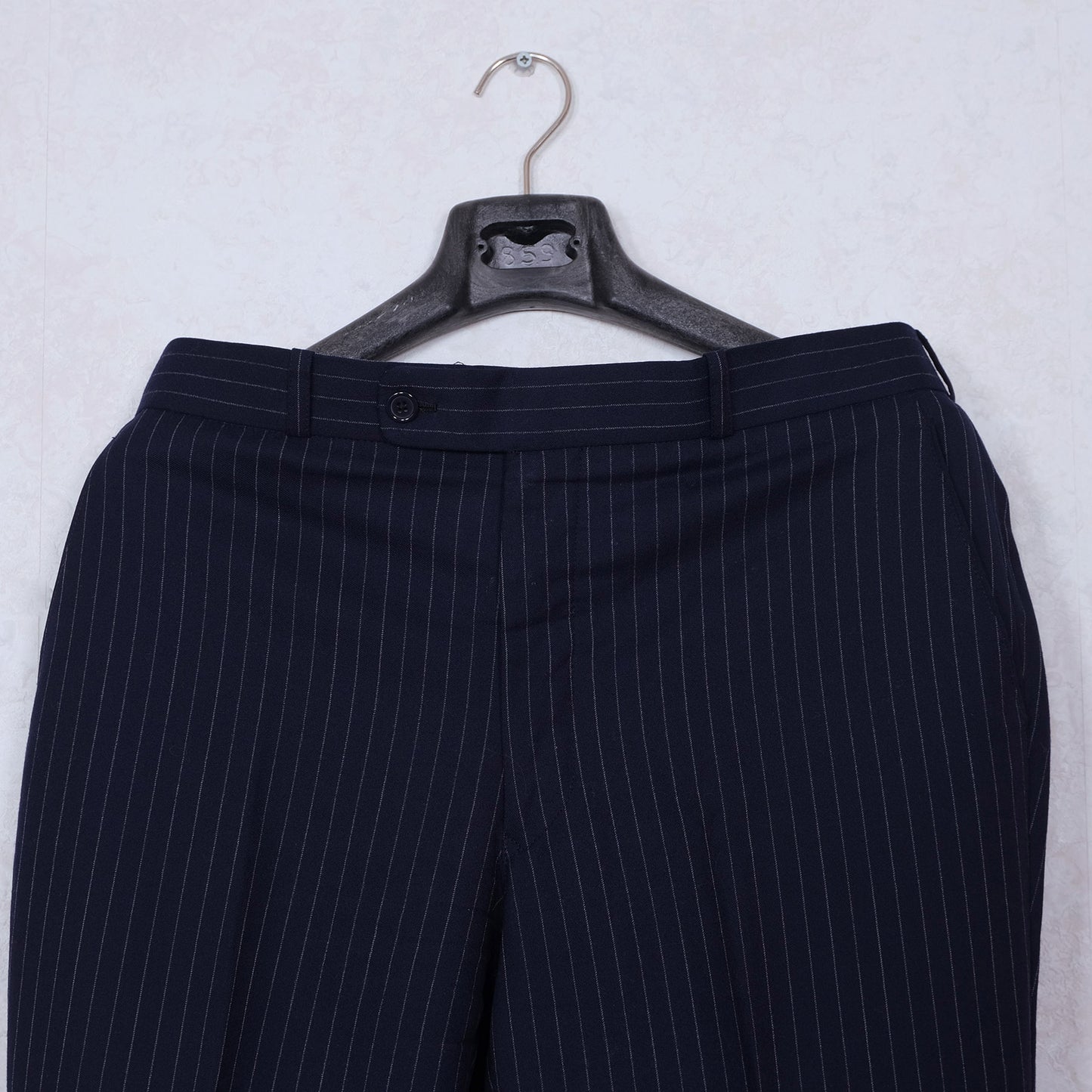 Pinstripes, tumma puku, koko 50, käsintehty, liituraita