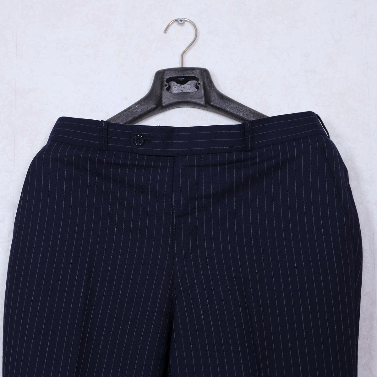 Pinstripes, tumma puku, koko 50, käsintehty, liituraita