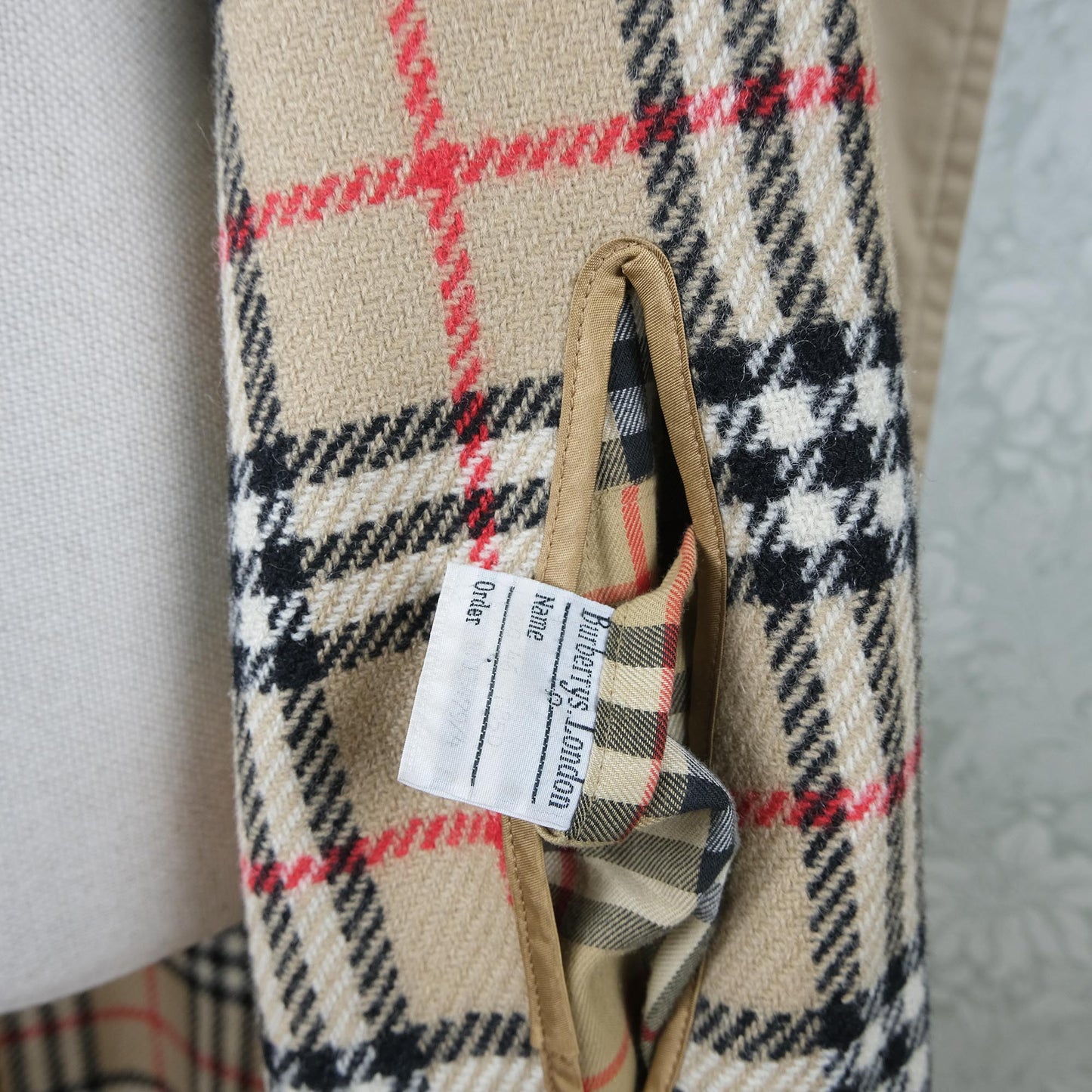 Burberry, trenssitakki, koko 48, mukana villavuori, vintage, sadetakki, tehty Englannissa