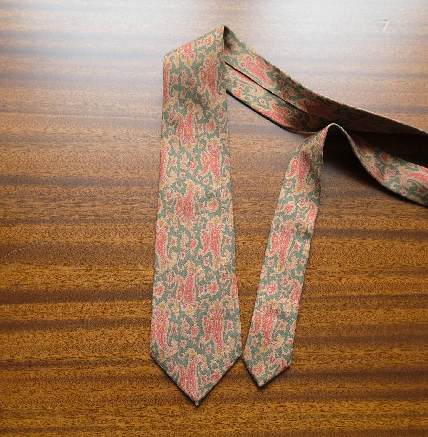 Fil a Fil, solmio, vihreä, paisley, silkkiä, tehty Ranskassa