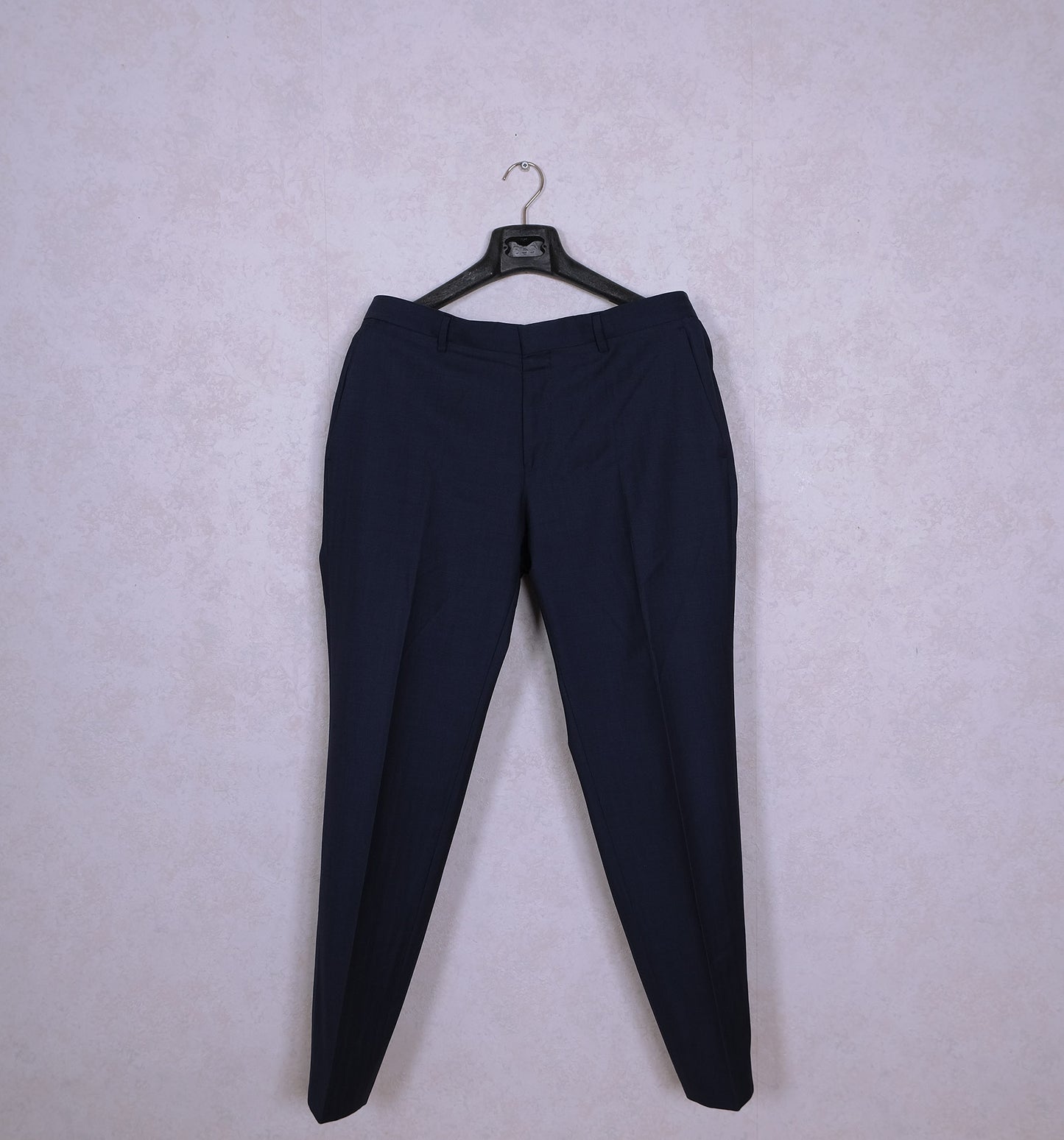 Hugo Boss, blue suit, size 50, fine fabric