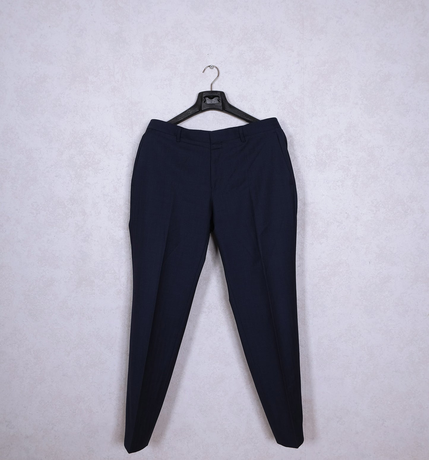 Hugo Boss, blue suit, size 50, fine fabric