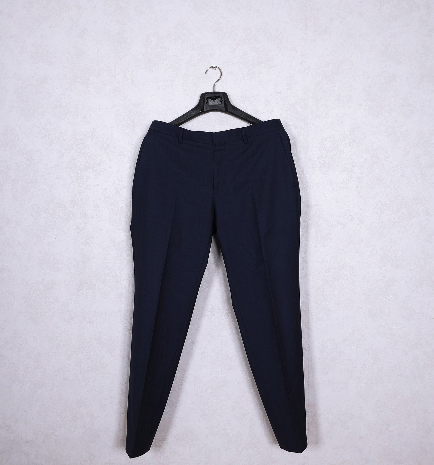 Hugo Boss, blue suit, size 50, fine fabric