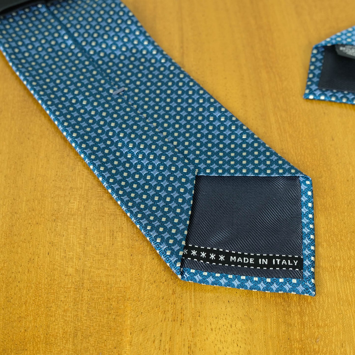 Ermenegildo Zegna, sininen solmio, silkkiä