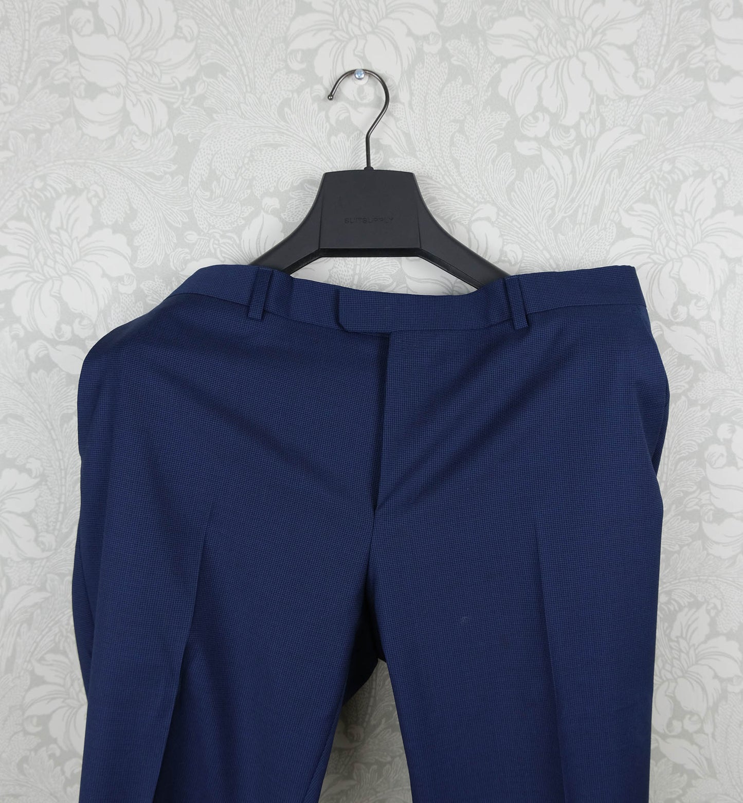 Ermenegildo Zegna, blue suit, size 42UK, electric blue, slim