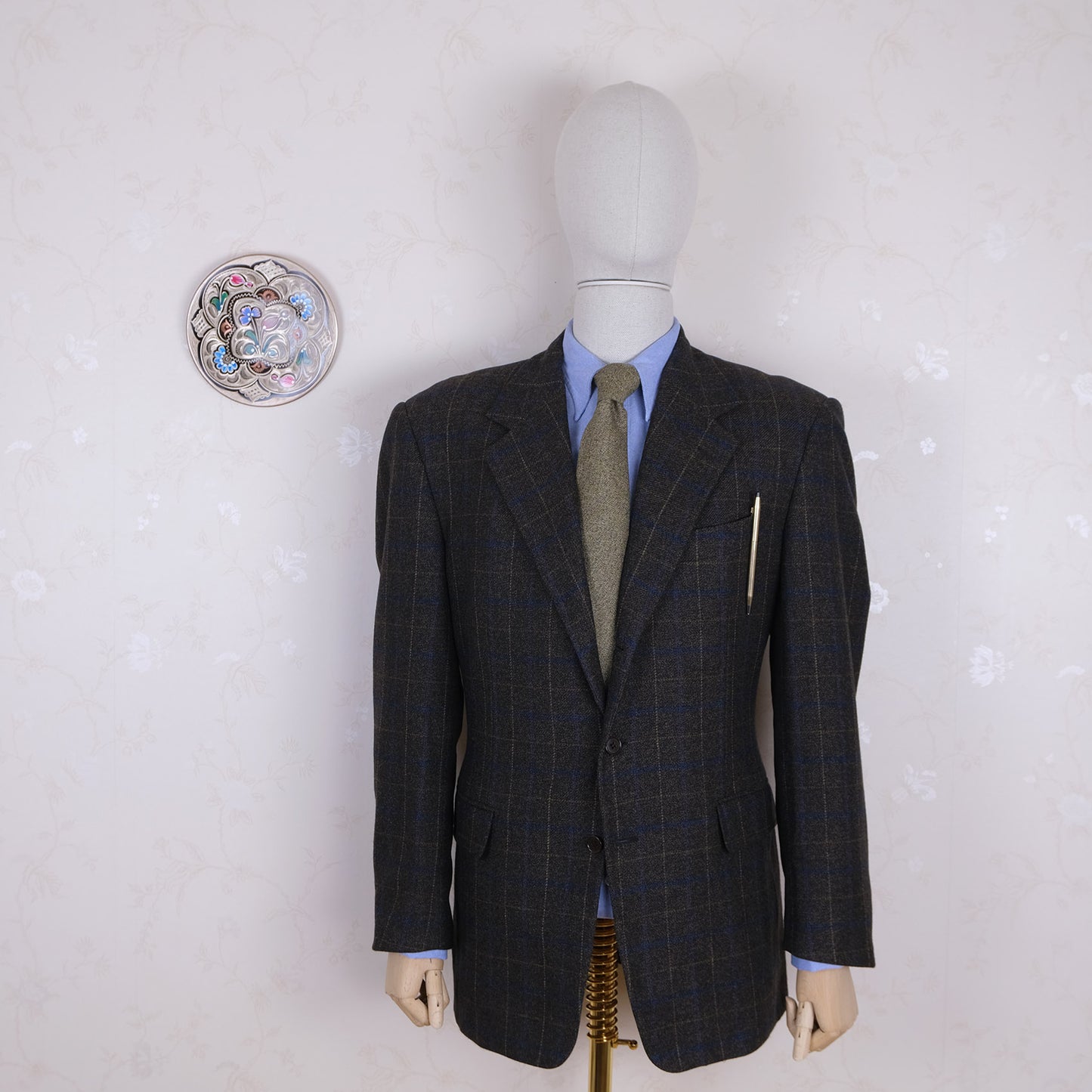 Eduard Dressler, dark pinstripe suit, size 56S EU
