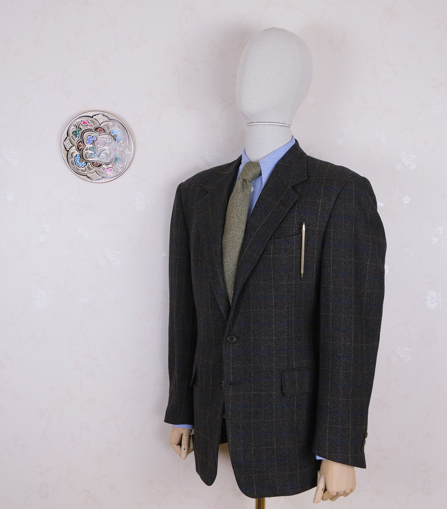 Eduard Dressler, dark pinstripe suit, size 56S EU