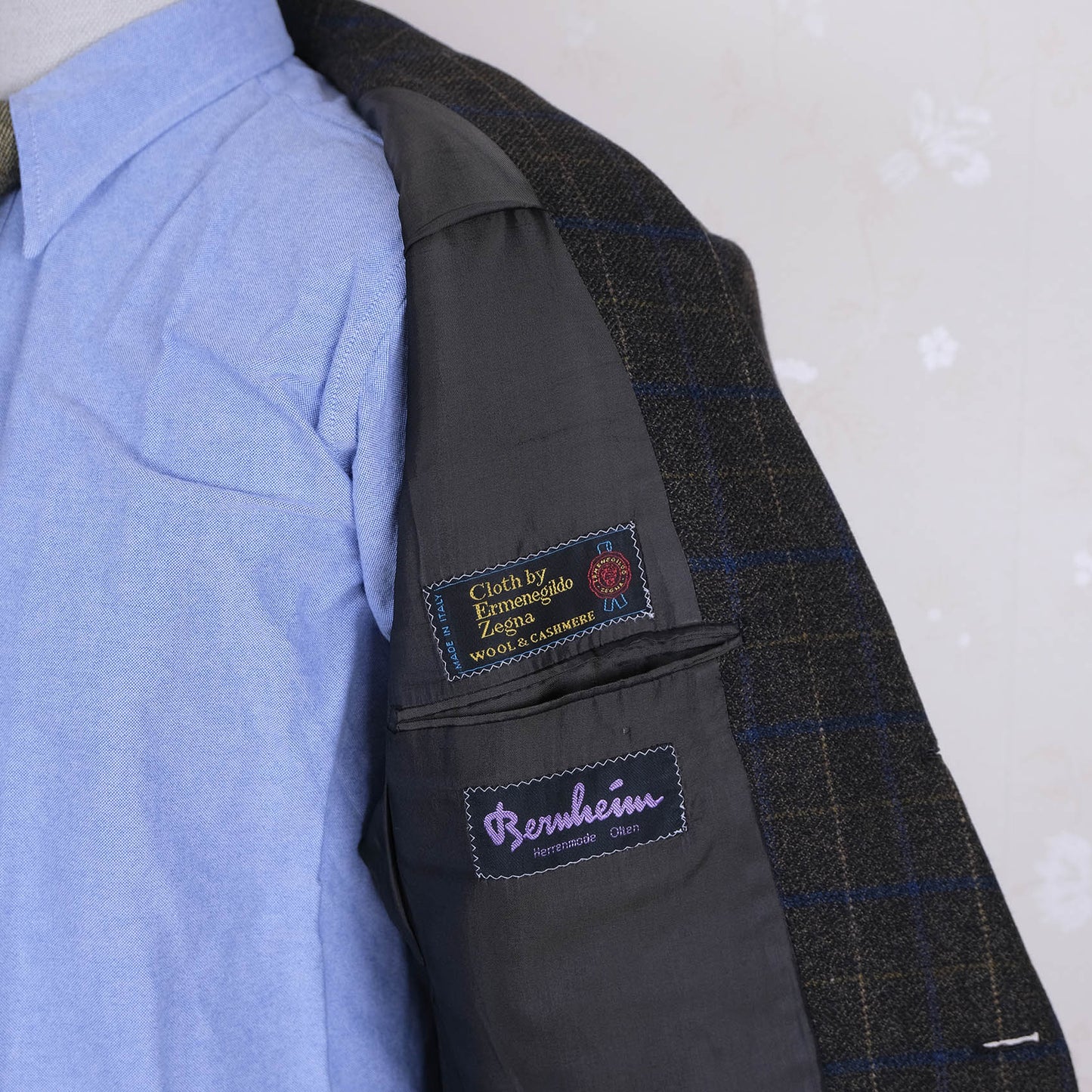 Eduard Dressler, dark pinstripe suit, size 56S EU