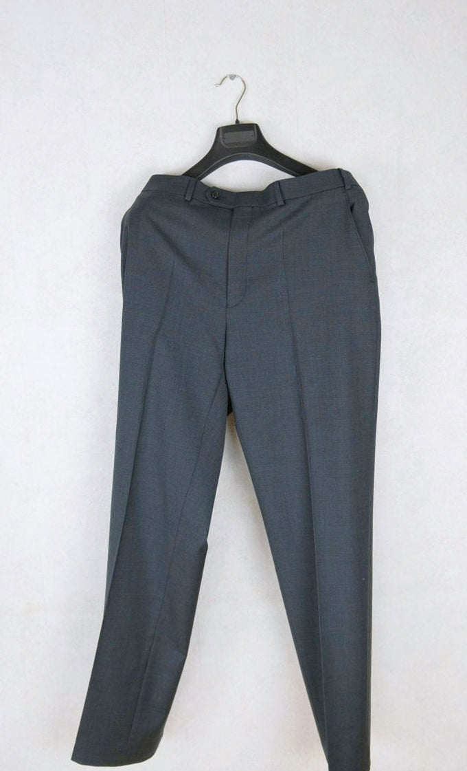 Ralph Lauren, smart grey suit, wool, size 42UK