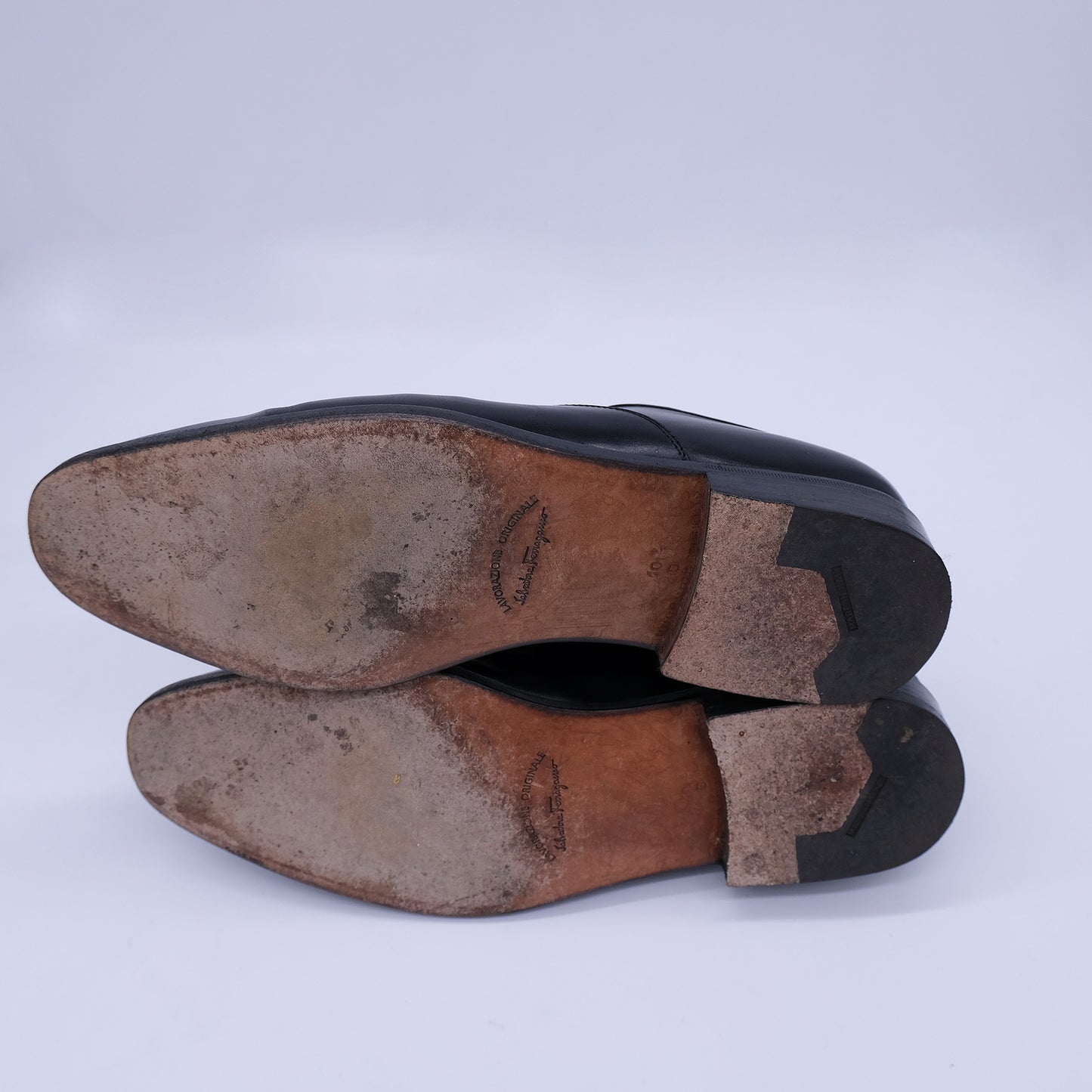 Salvatore Ferragamo, mustat pukukengät, koko 43, harvinainen malli