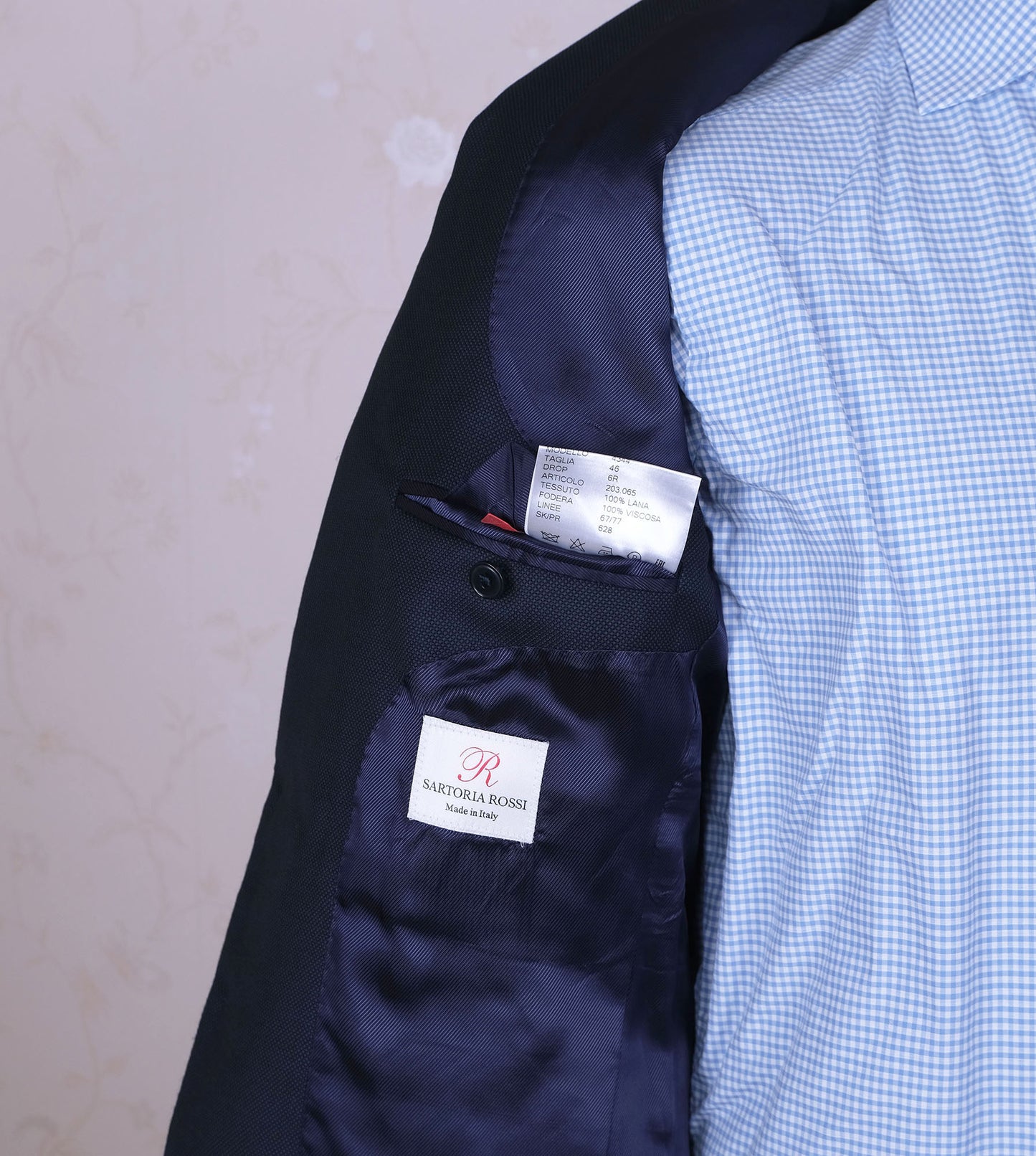 Sartoria Rossi, tumma puku, koko 46, harvinainen leikkaus