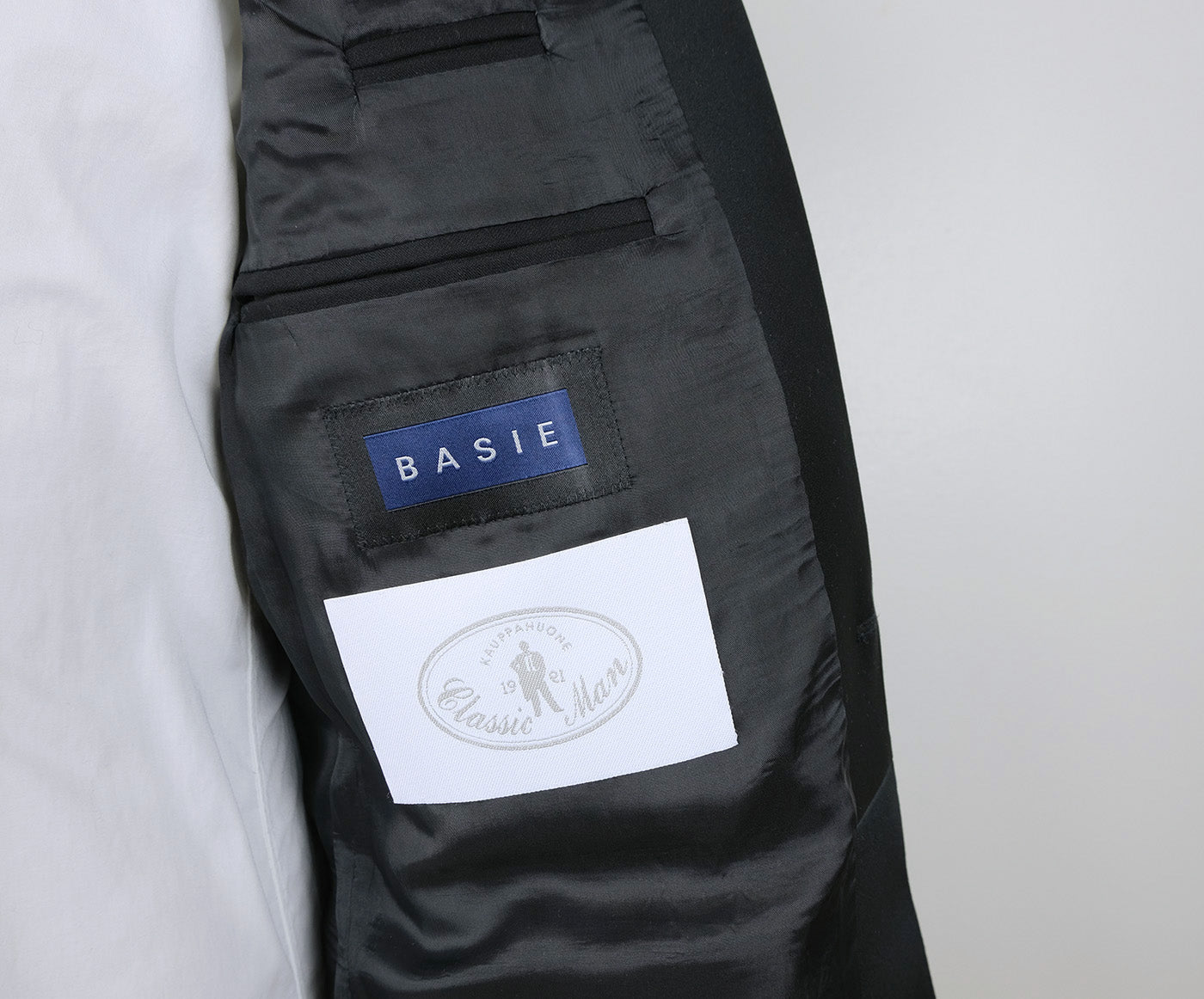 Turo Tailor, käytetty smokki, koko 52, täyttä villaa