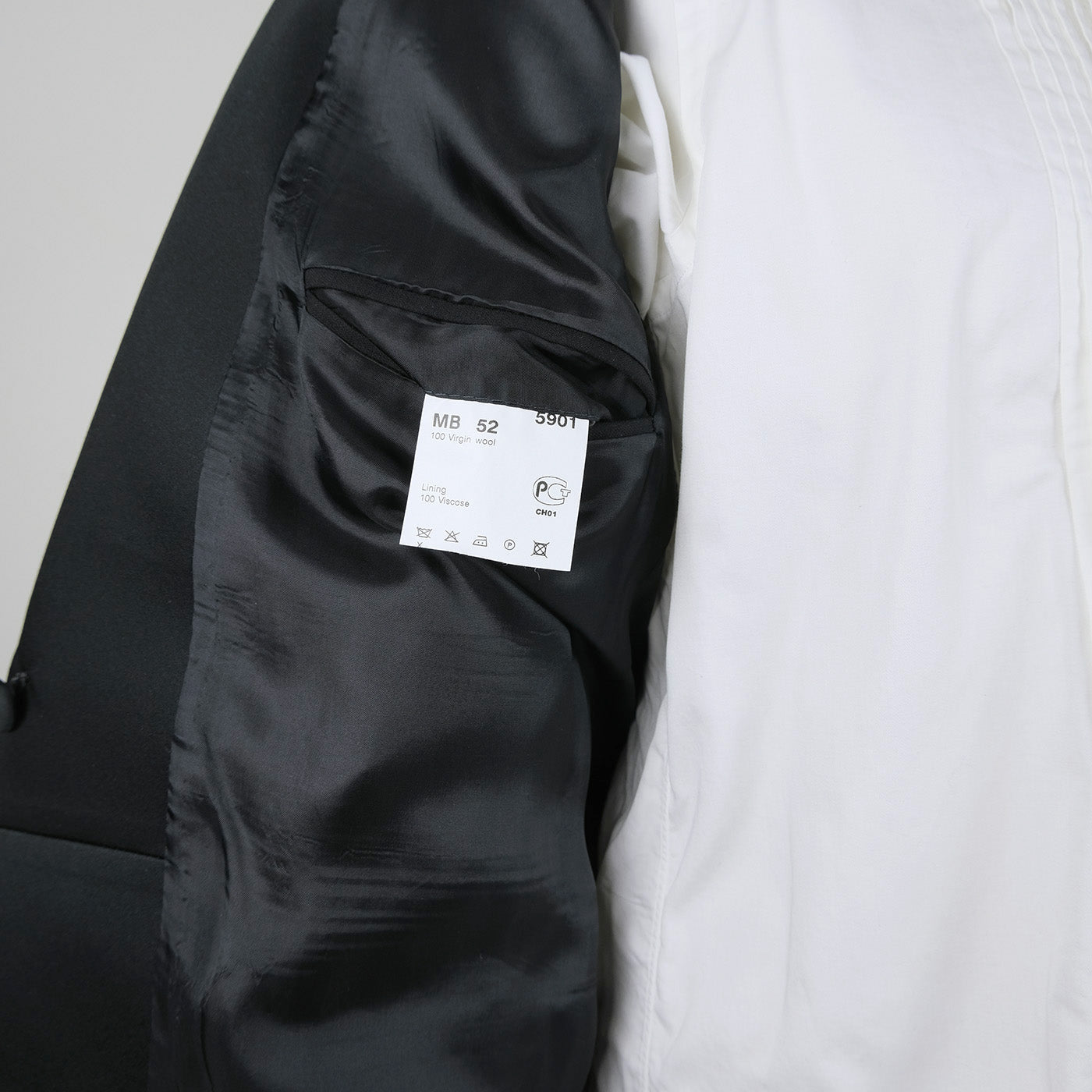 Turo Tailor, käytetty smokki, koko 52, täyttä villaa