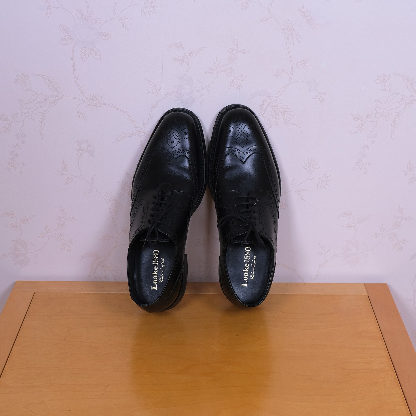 Loake, mustat brogue-kengät, koko 42, Dainite-kumipohjat