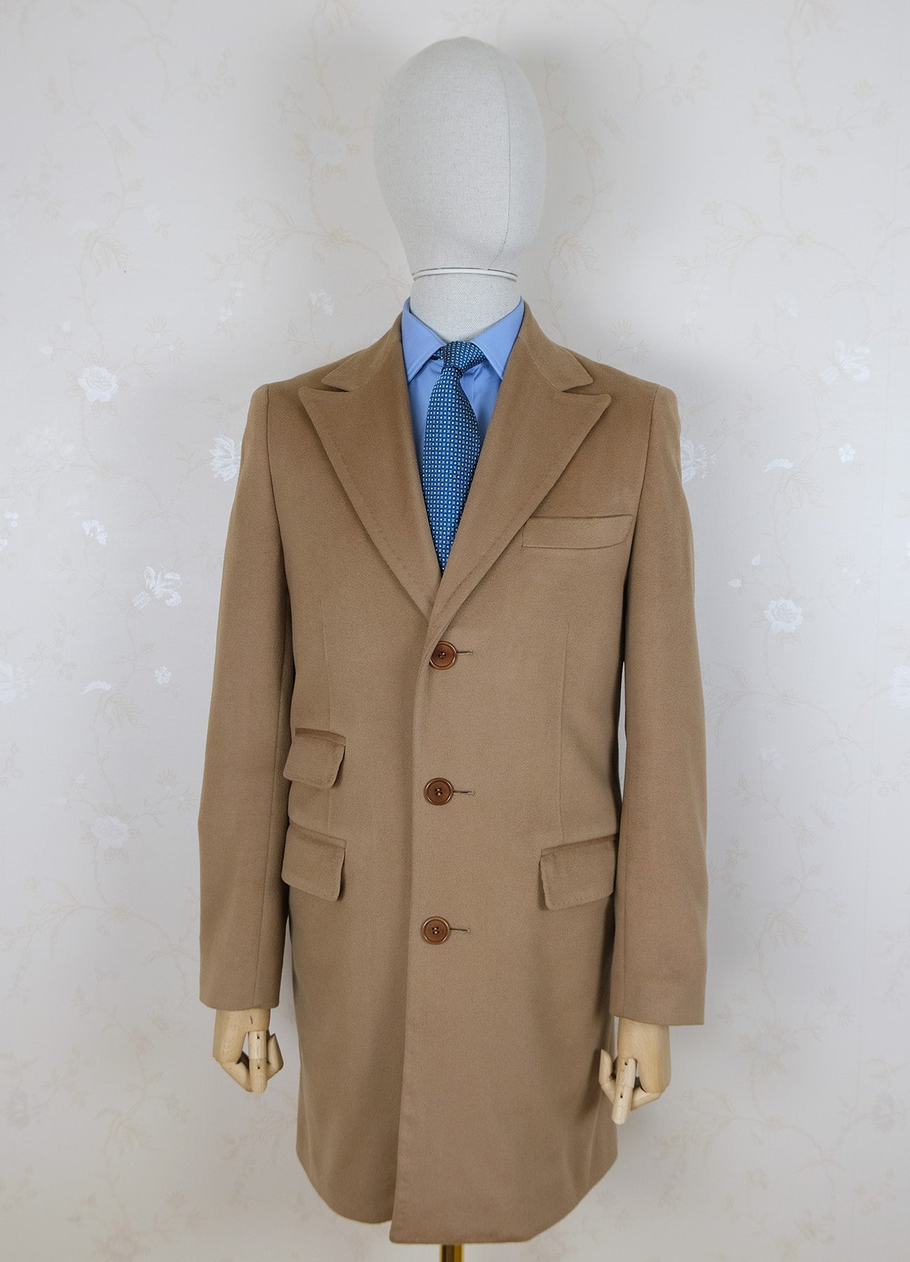 Vaatturi Eklund, light brown bespoke coat, size 38UK, Finnish handicraft