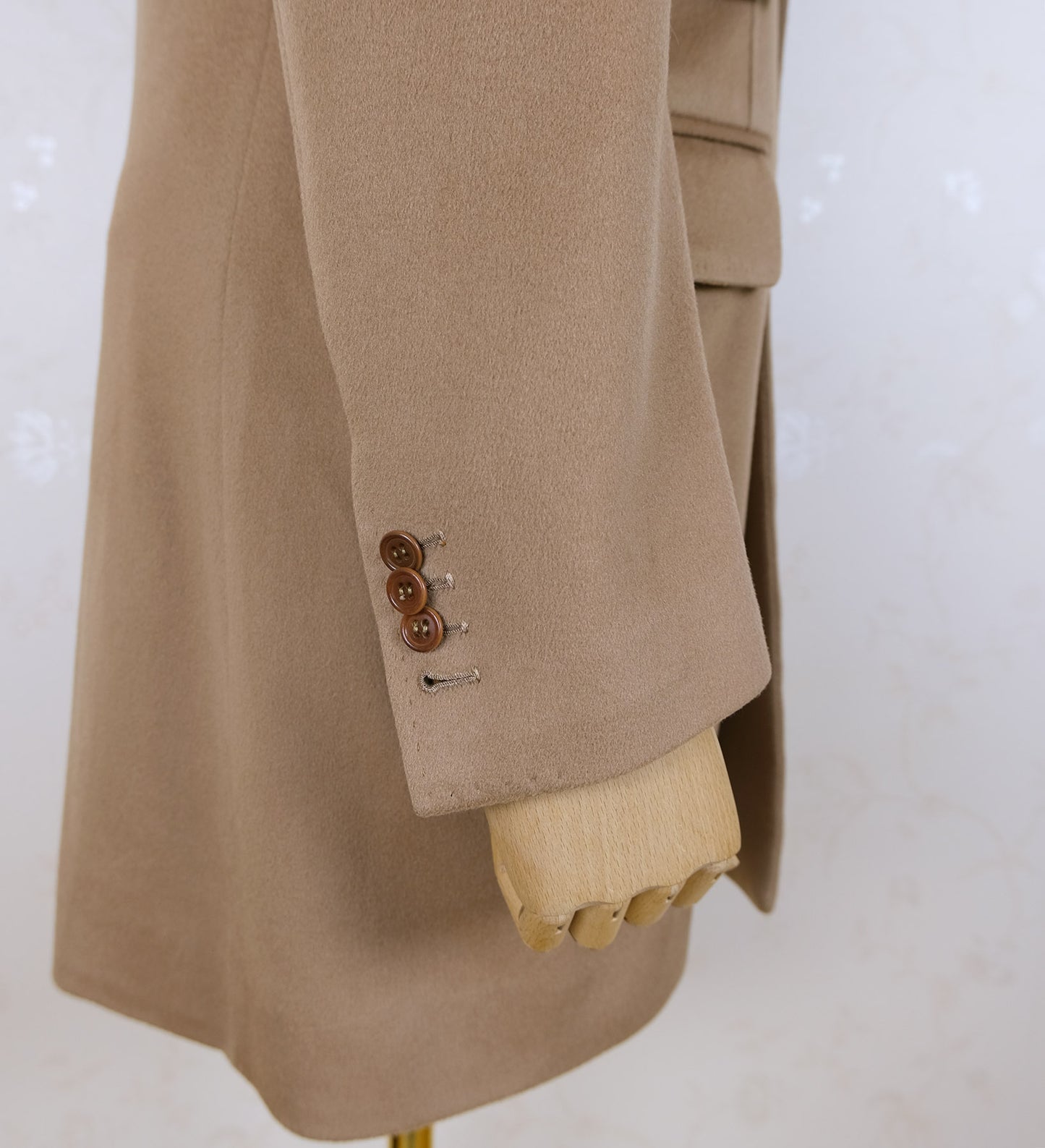 Vaatturi Eklund, light brown bespoke coat, size 38UK, Finnish handicraft