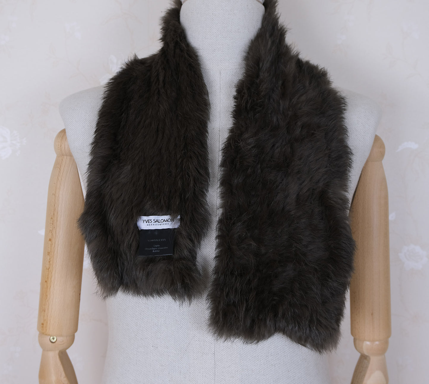 Yves Salomon, ruskea kaulaliina, kanin turkista