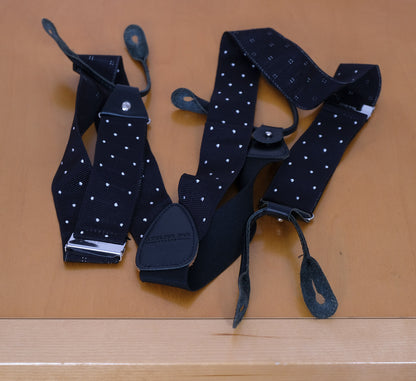 Atelier F&B, mustat olkaimet, pallokuvio, kiinnitys vyötärönappeihin