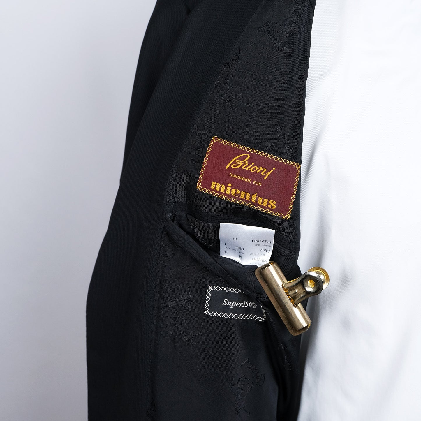 Brioni, käsintehty tumma puku, koko 54/56
