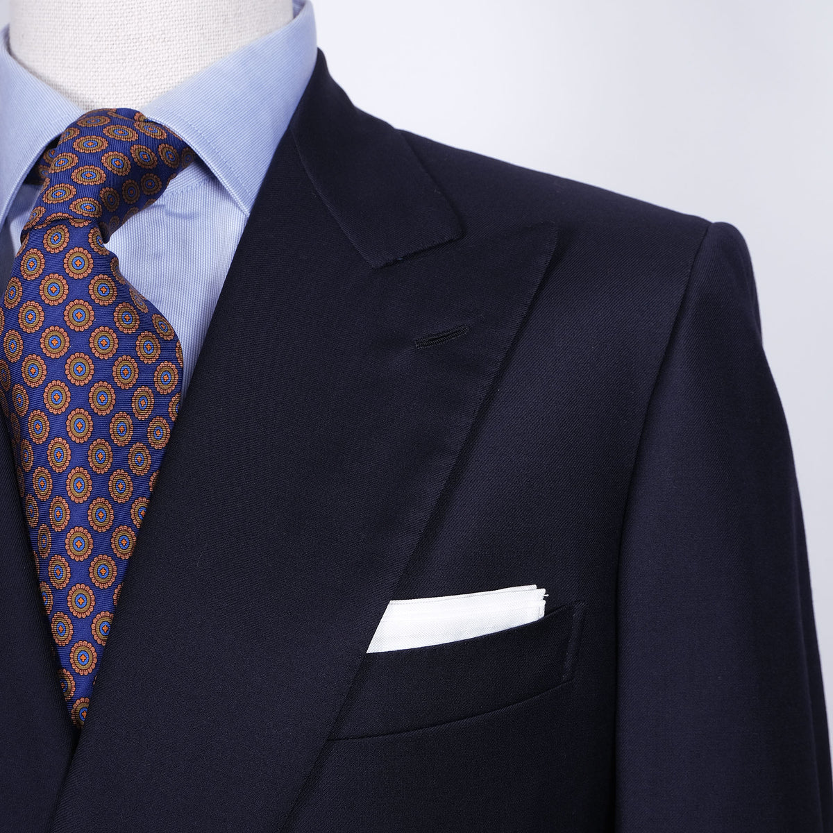 Brioni, vahva sininen klubitakki, koko 50, metallinapit