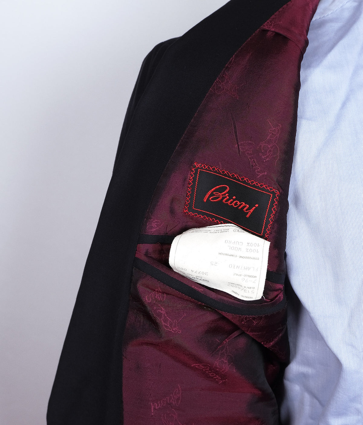 Brioni, vahva sininen klubitakki, koko 50, metallinapit