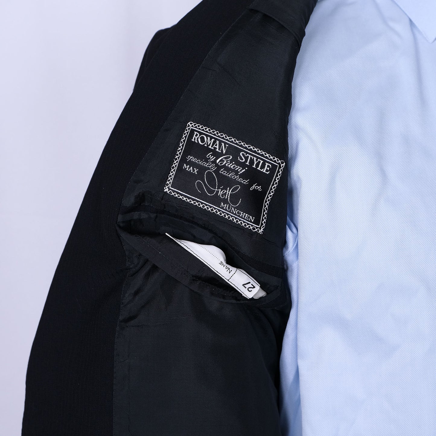 Brioni, käsintehty tumma puku, koko 50, ovh 4900 e