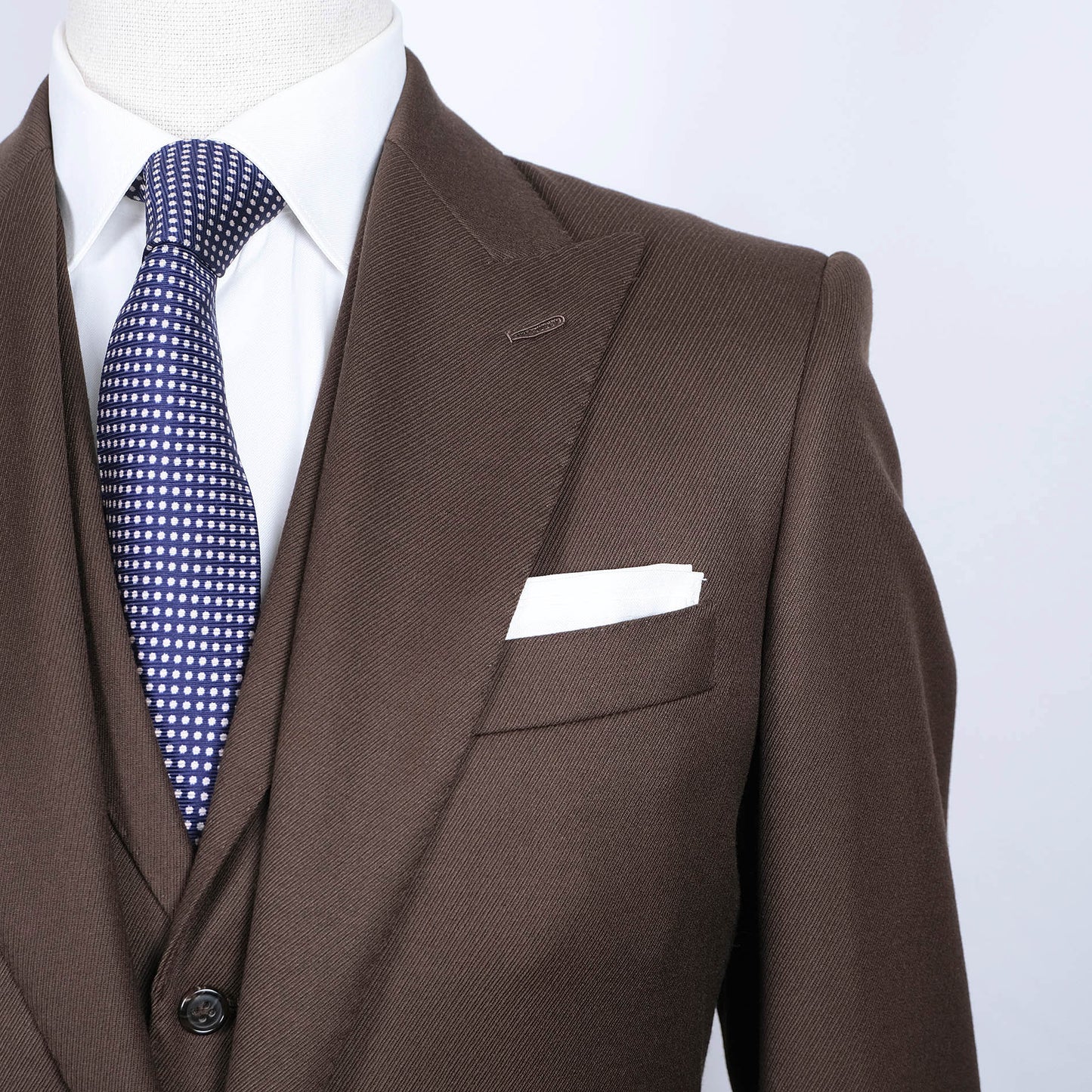 Caine Clothiers, ruskea puku, koko 48, mittatilauspuku