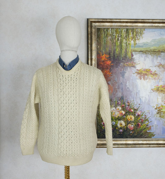 Carraig Donn, vaalea Aran-neule, koko L, tehty Irlannissa